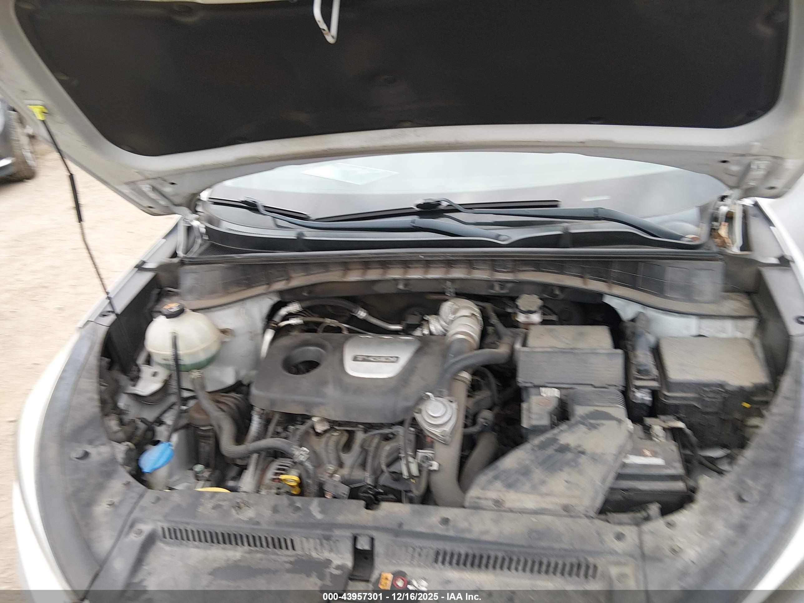 HYUNDAI TUCSON image 10