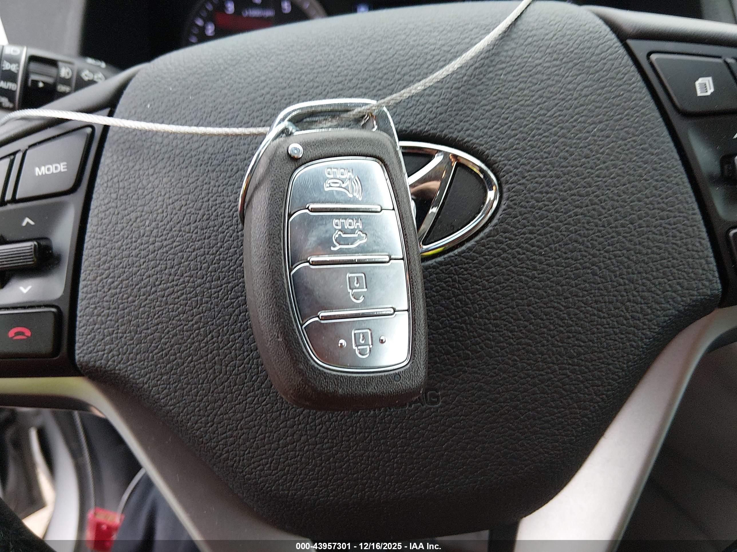 HYUNDAI TUCSON image 11