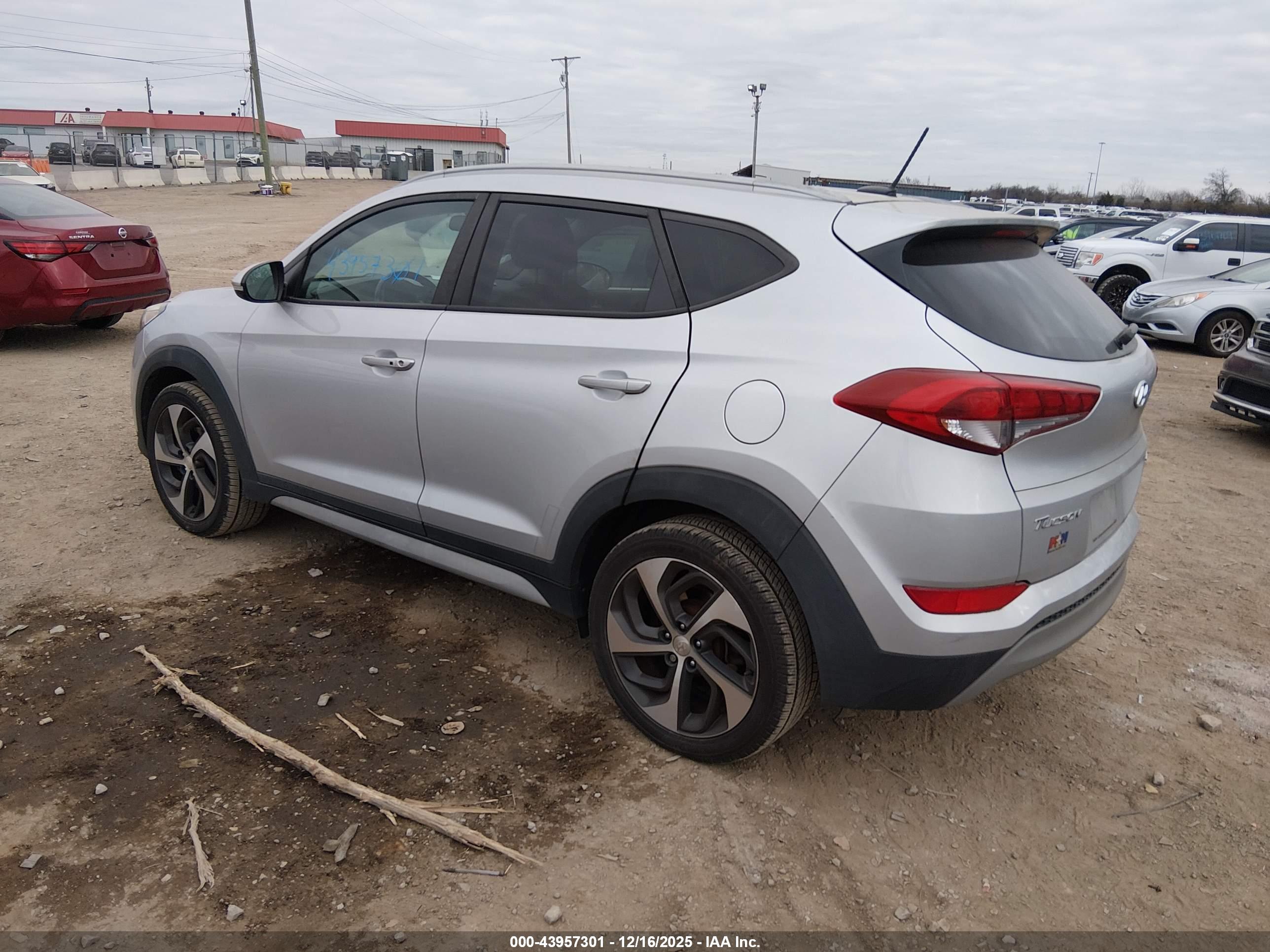 HYUNDAI TUCSON image 3