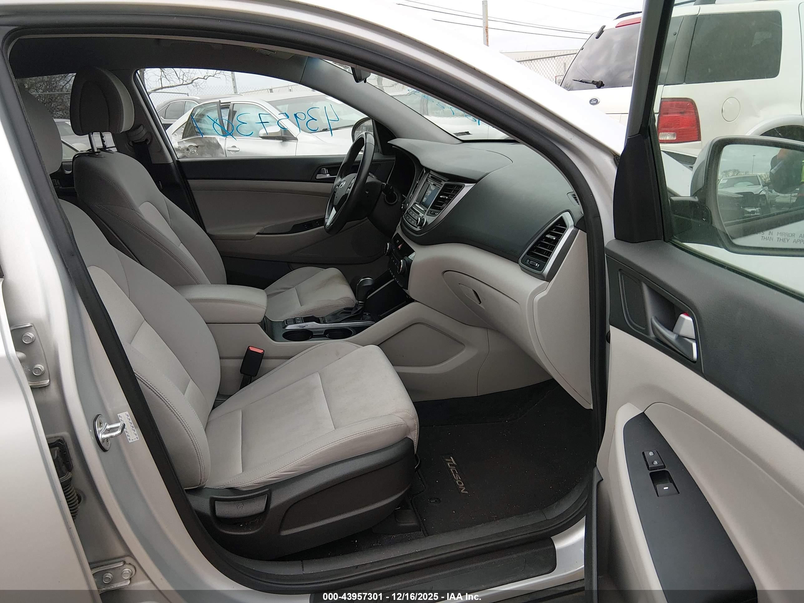 HYUNDAI TUCSON image 5
