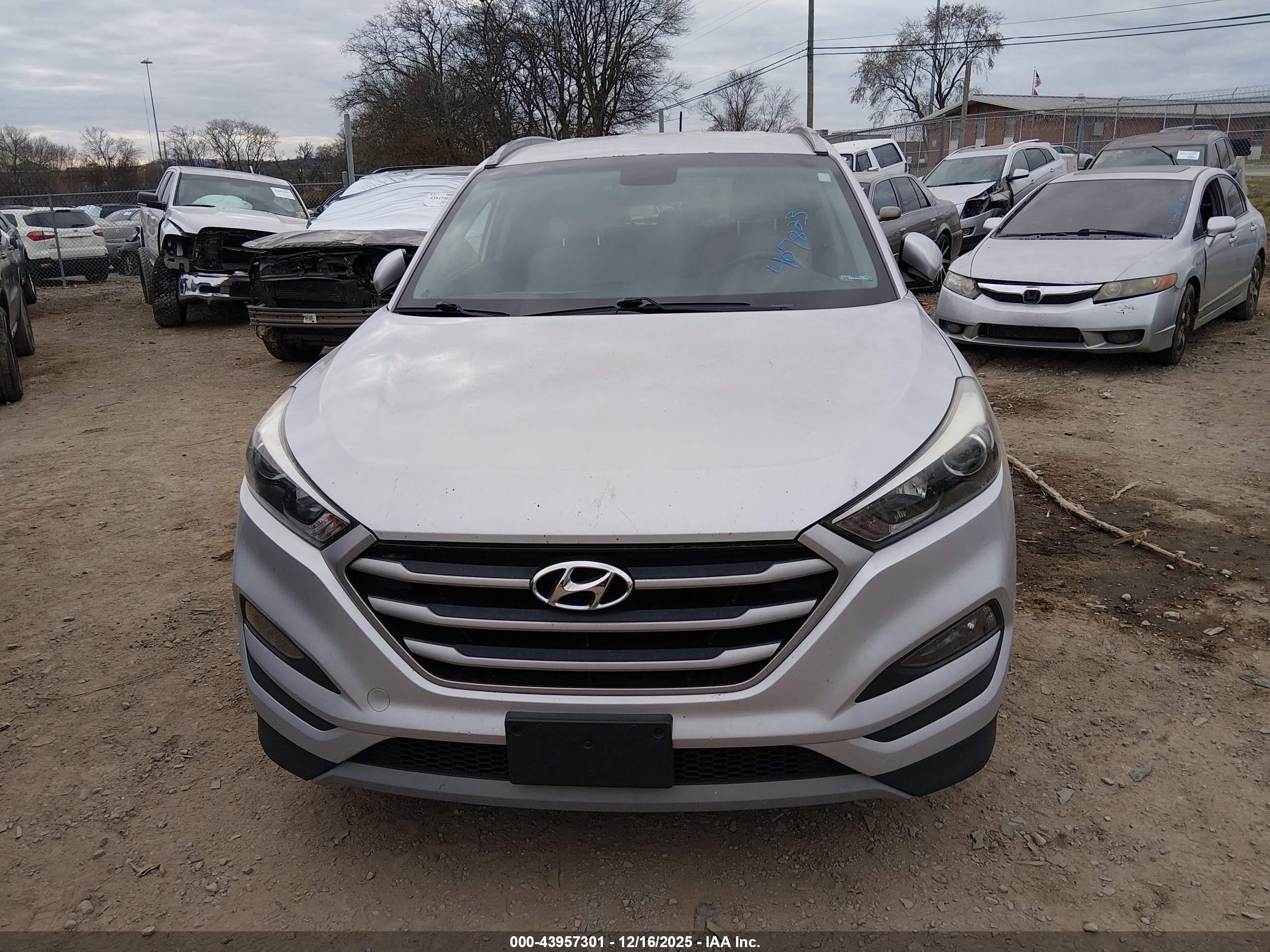 HYUNDAI TUCSON image 6