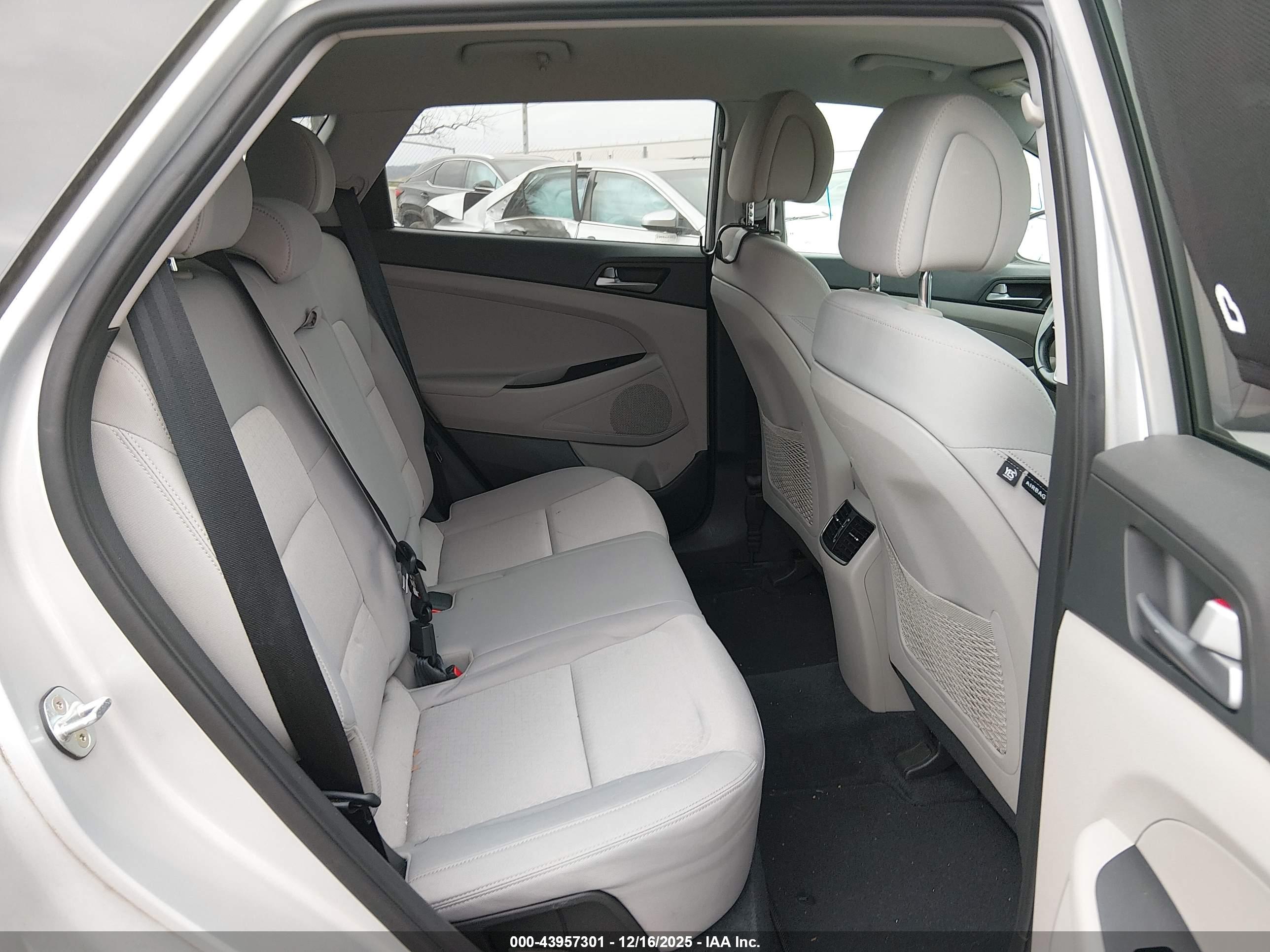 HYUNDAI TUCSON image 8