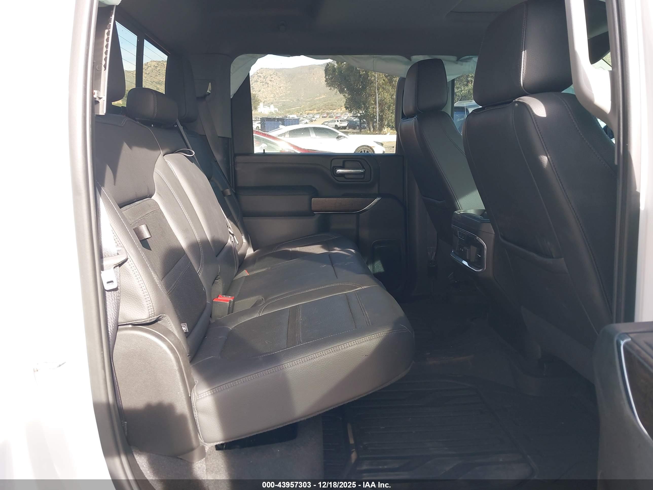 GMC SIERRA image 7