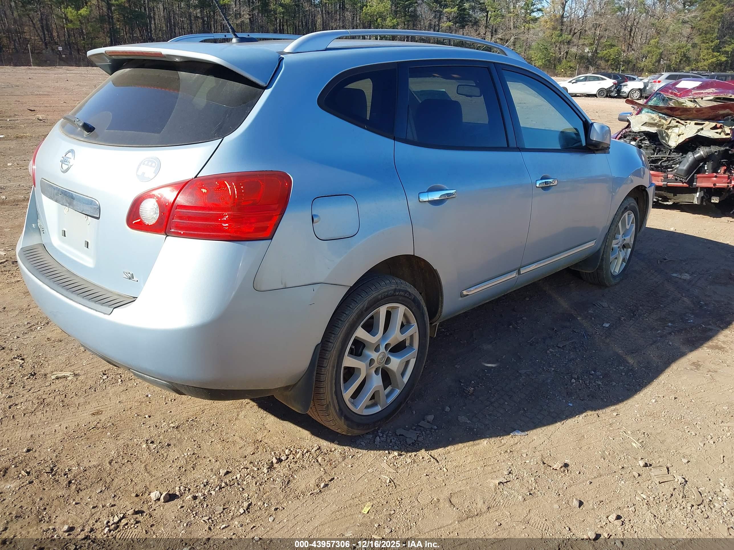 NISSAN ROGUE image 4