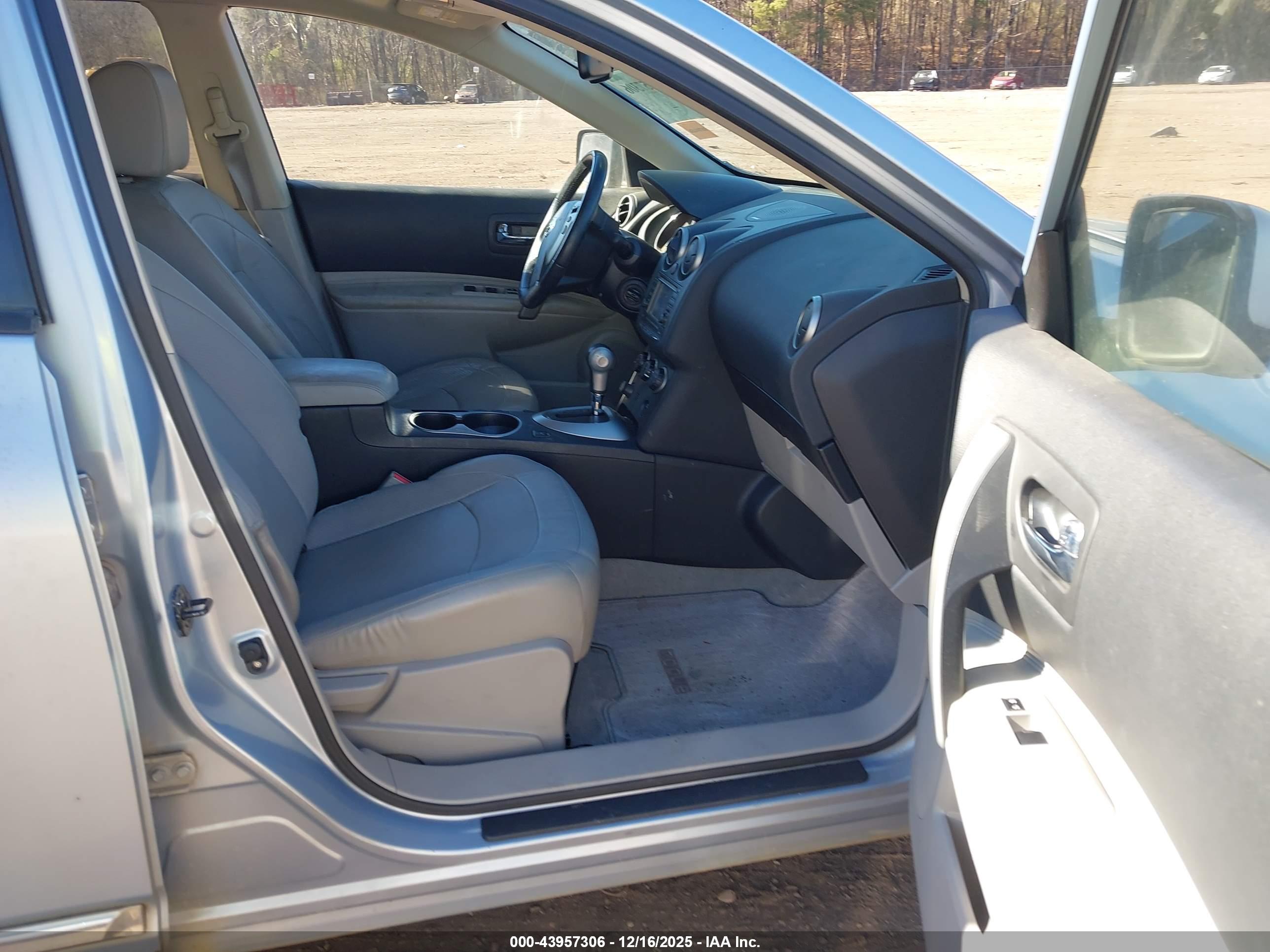 NISSAN ROGUE image 5
