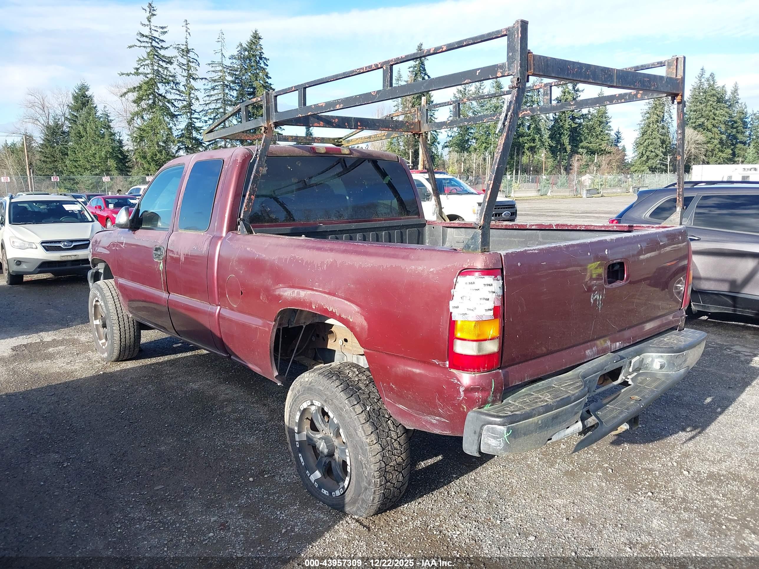 CHEVROLET SILVERADO image 3