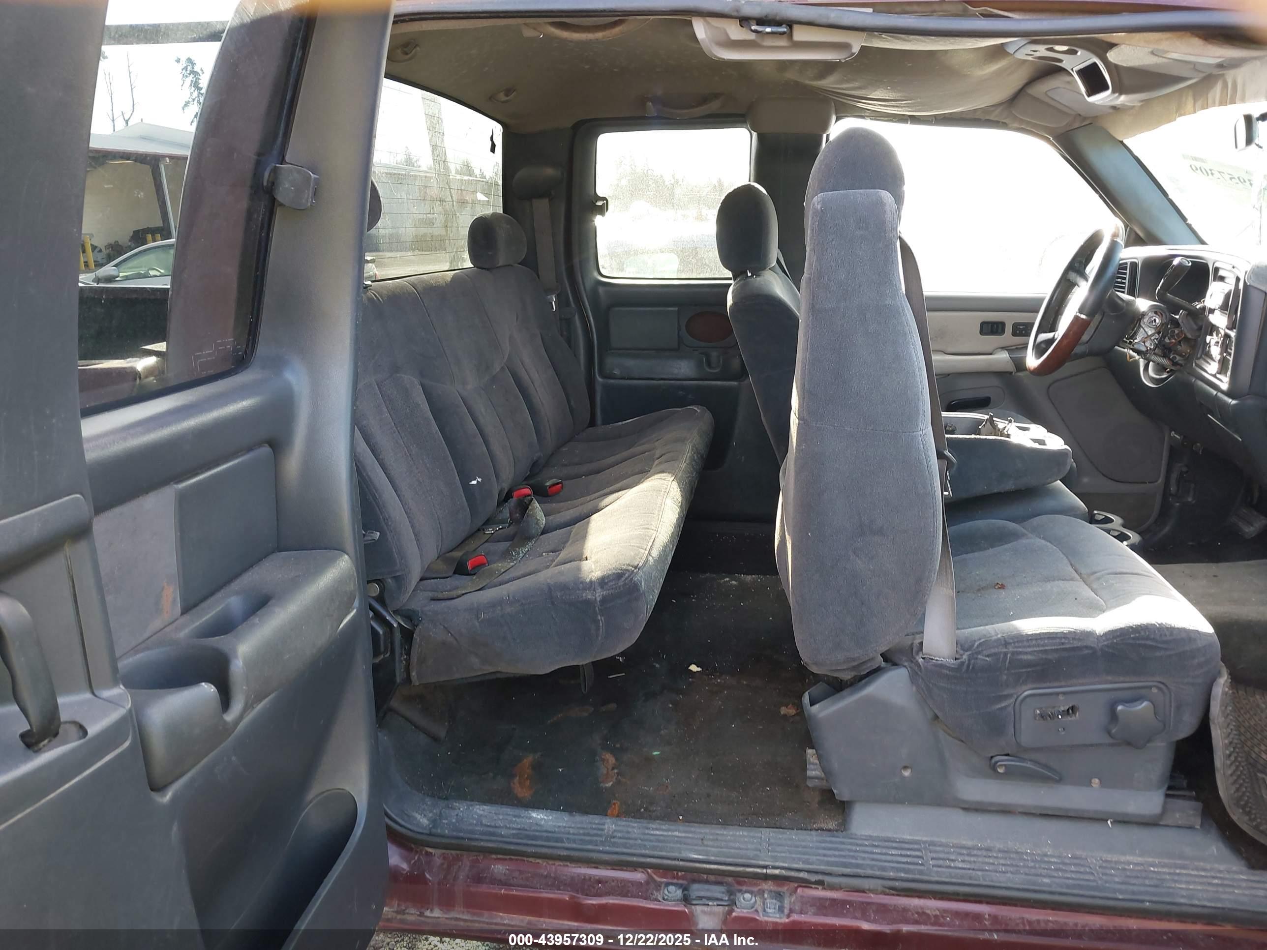 CHEVROLET SILVERADO image 8