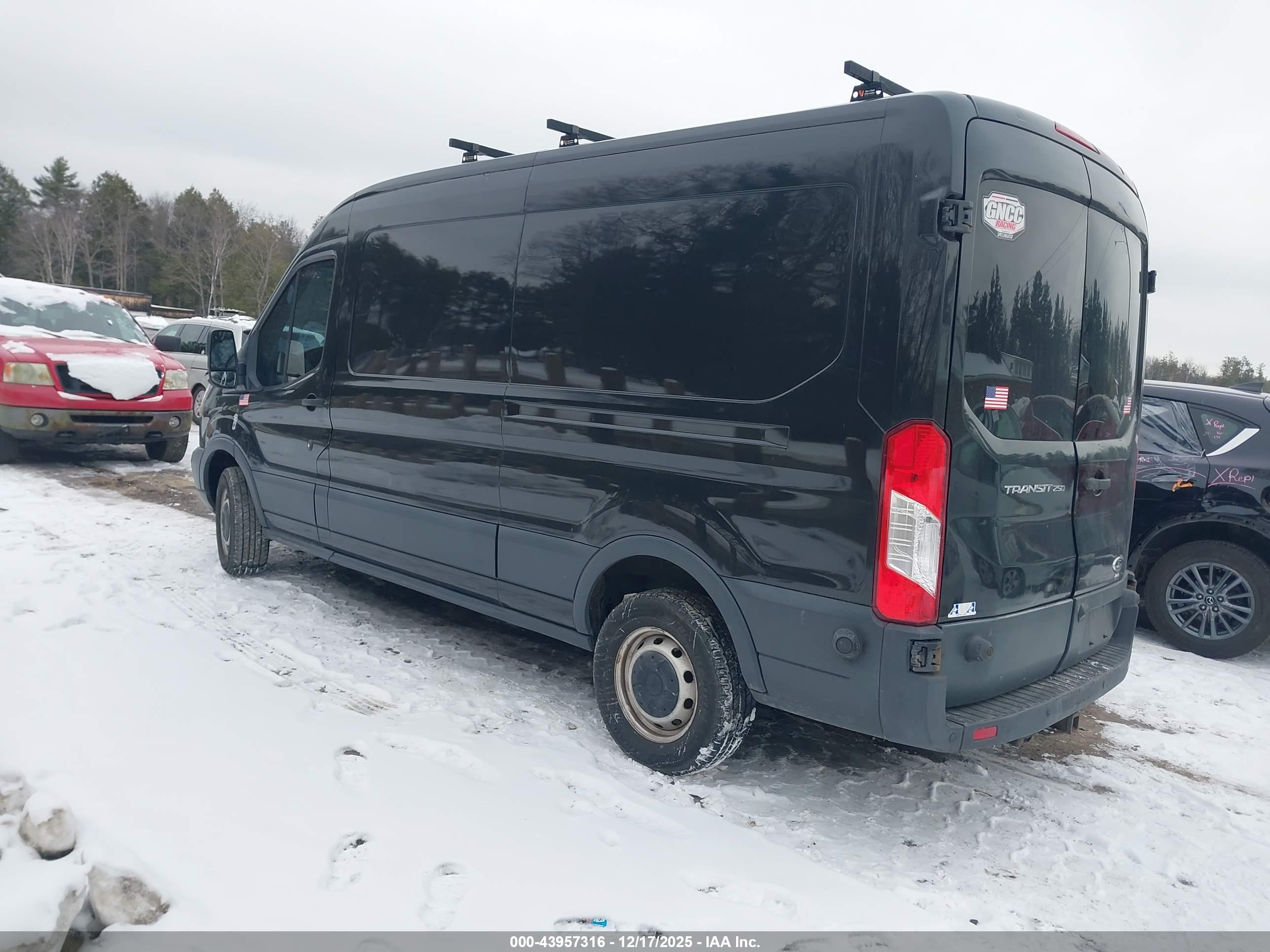 FORD TRANSIT-250 image 3