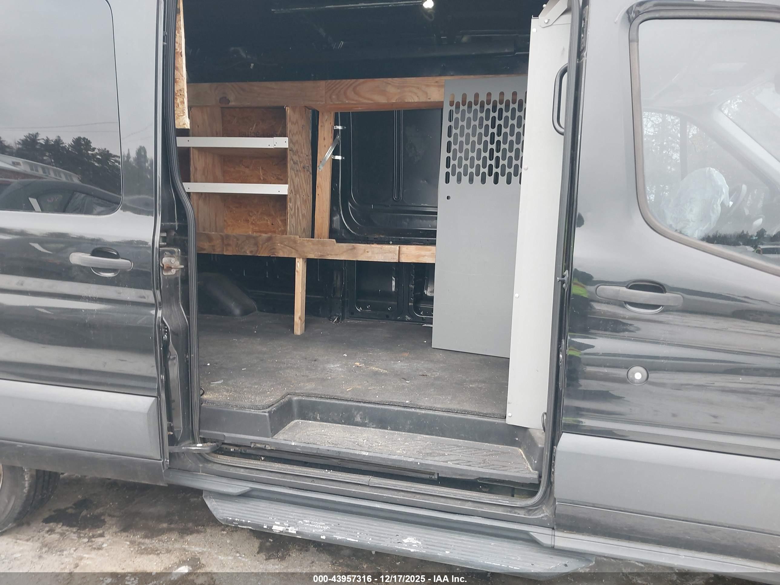 FORD TRANSIT-250 image 8