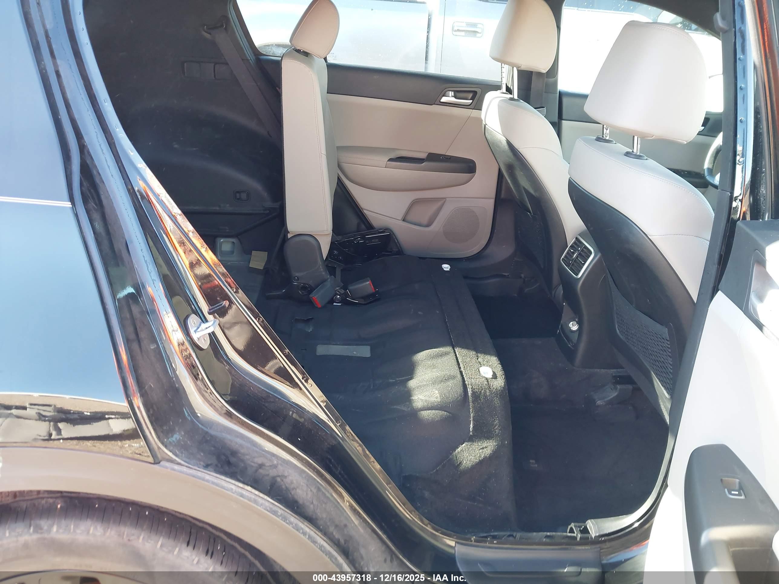 KIA SPORTAGE image 8
