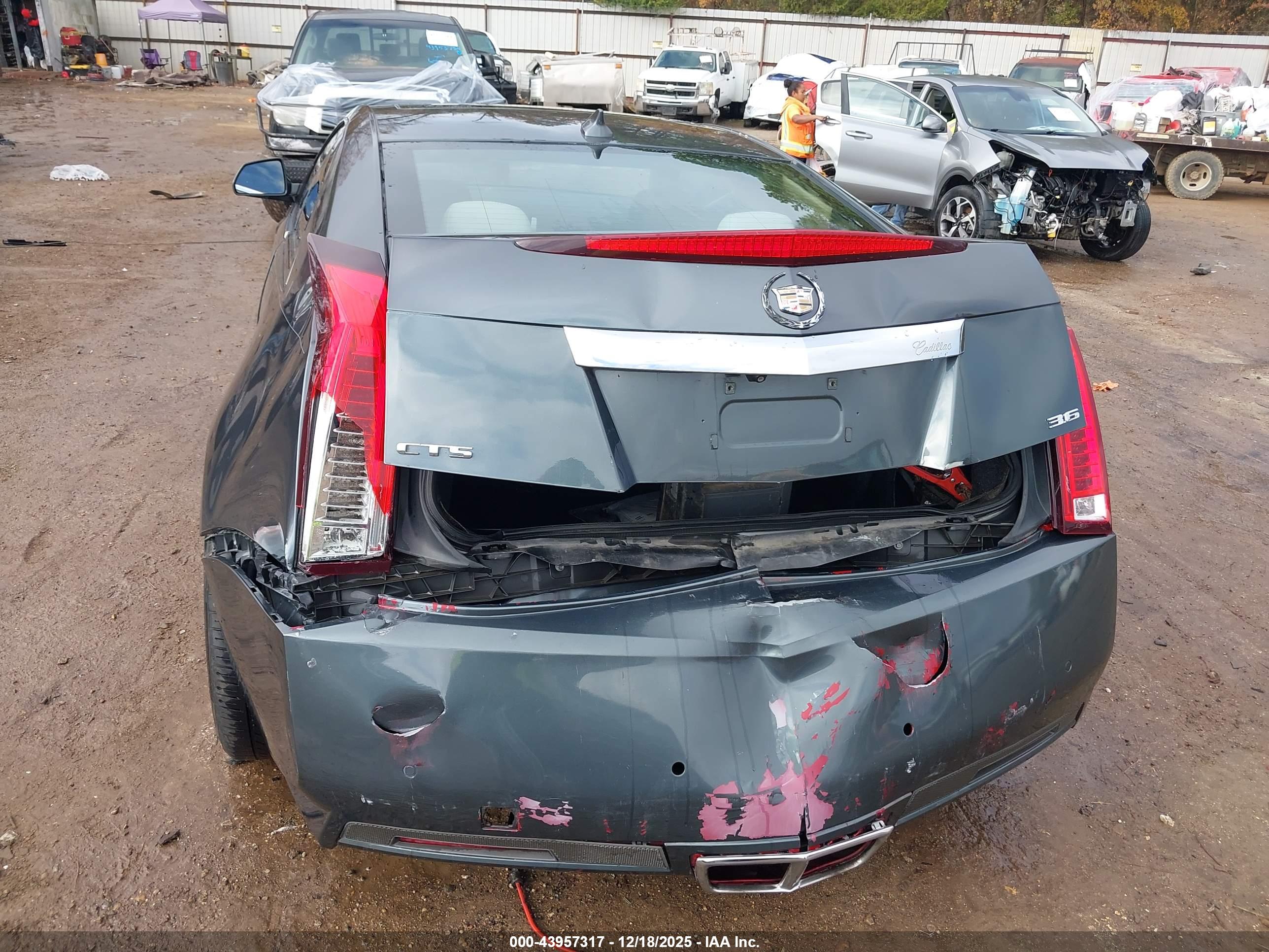 CADILLAC CTS image 6