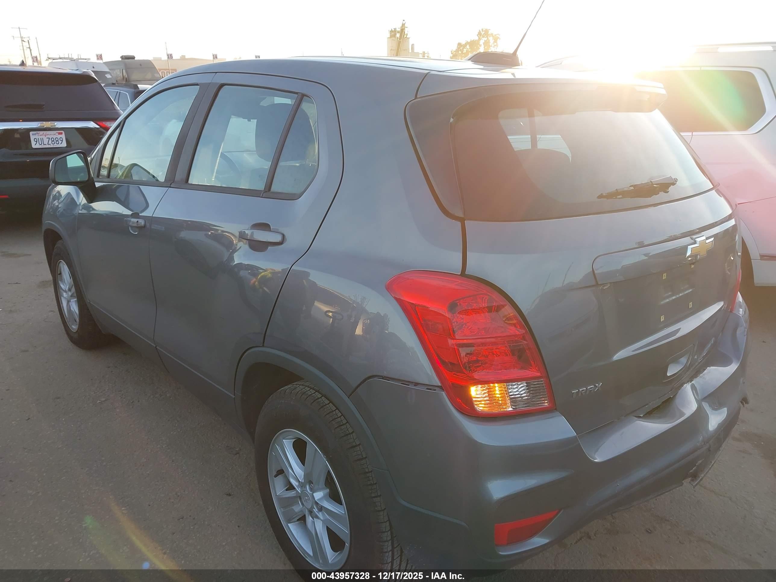 CHEVROLET TRAX image 3