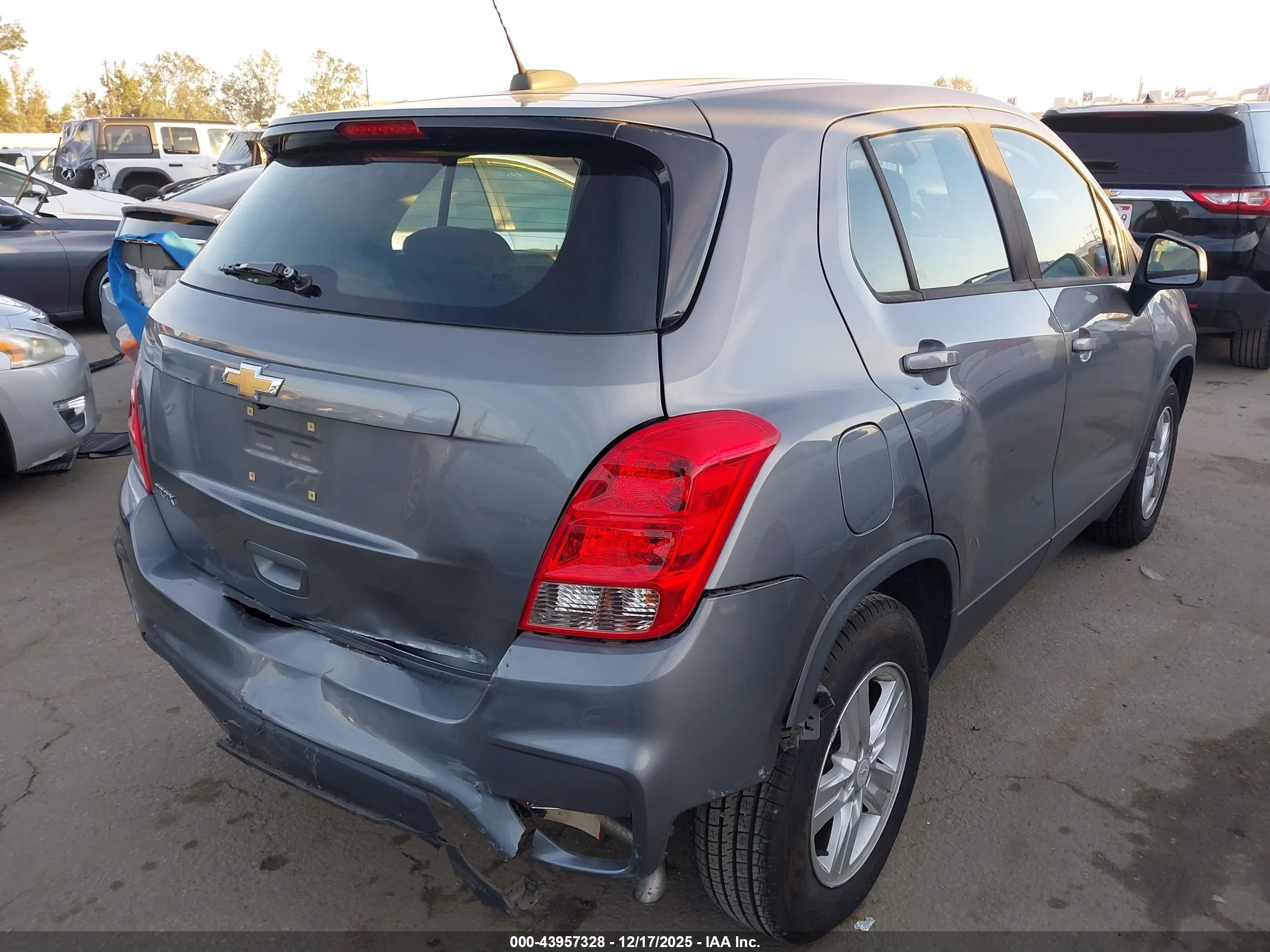 CHEVROLET TRAX image 4