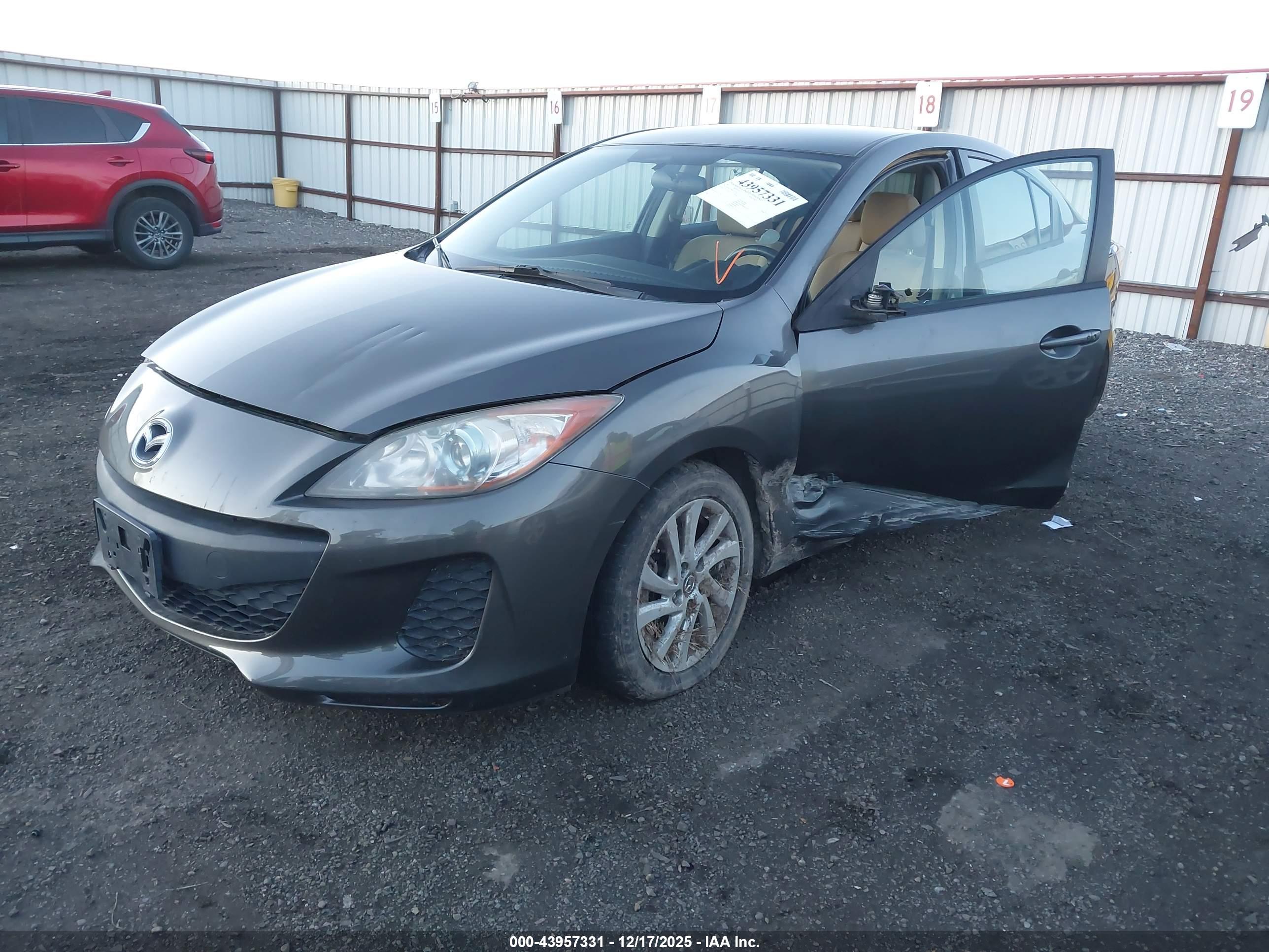 MAZDA MAZDA3 image 2