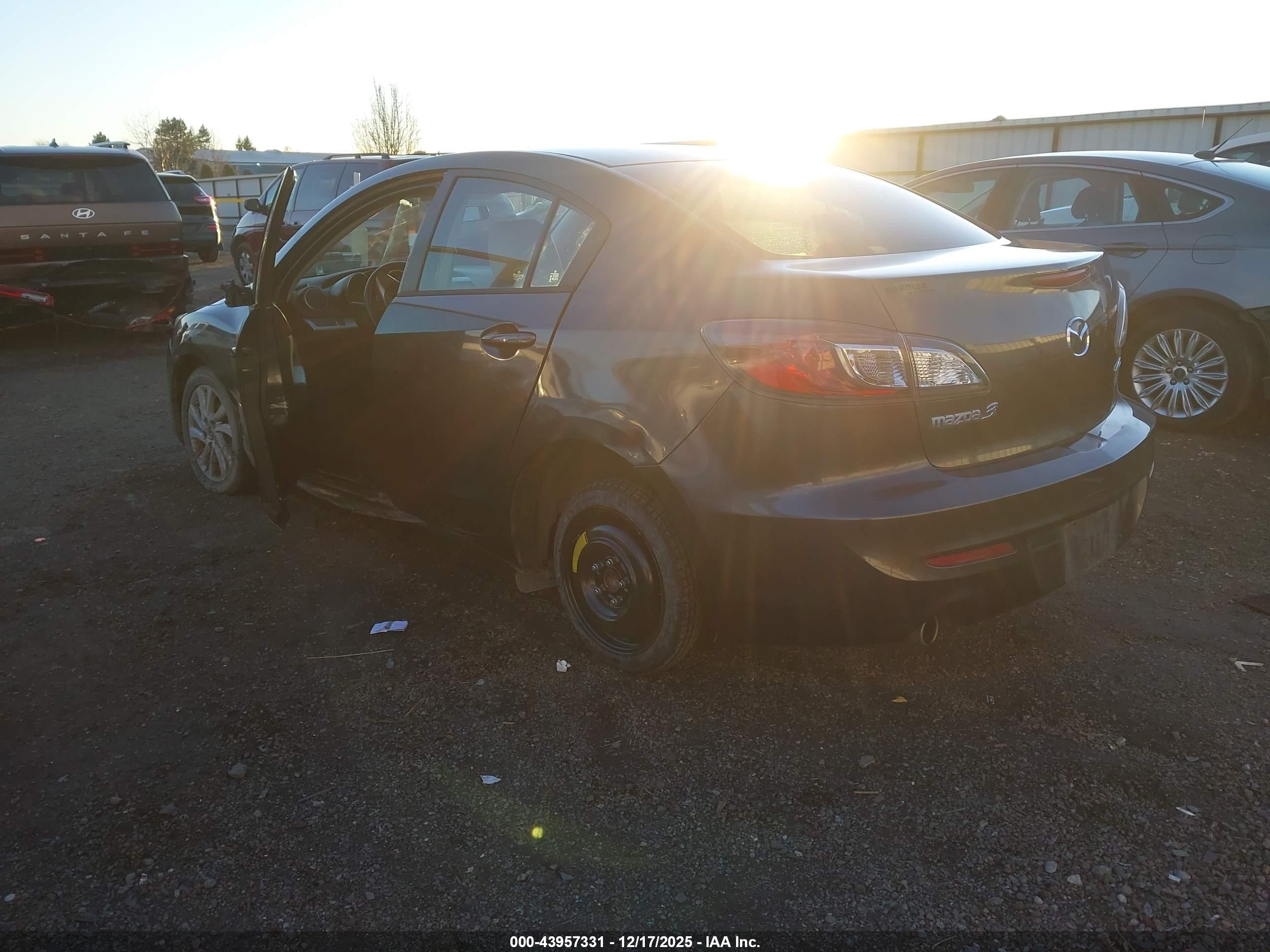 MAZDA MAZDA3 image 3