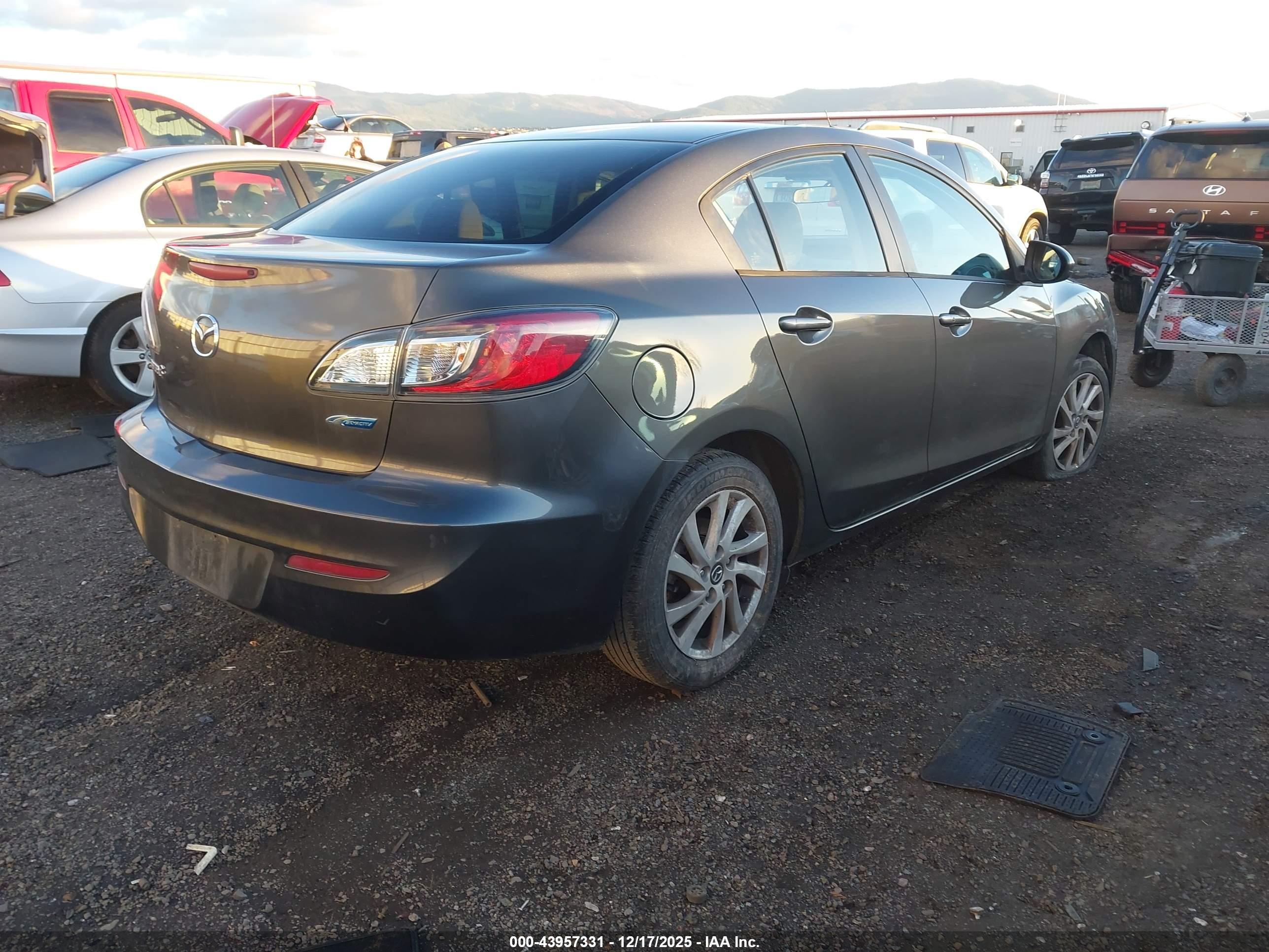 MAZDA MAZDA3 image 4