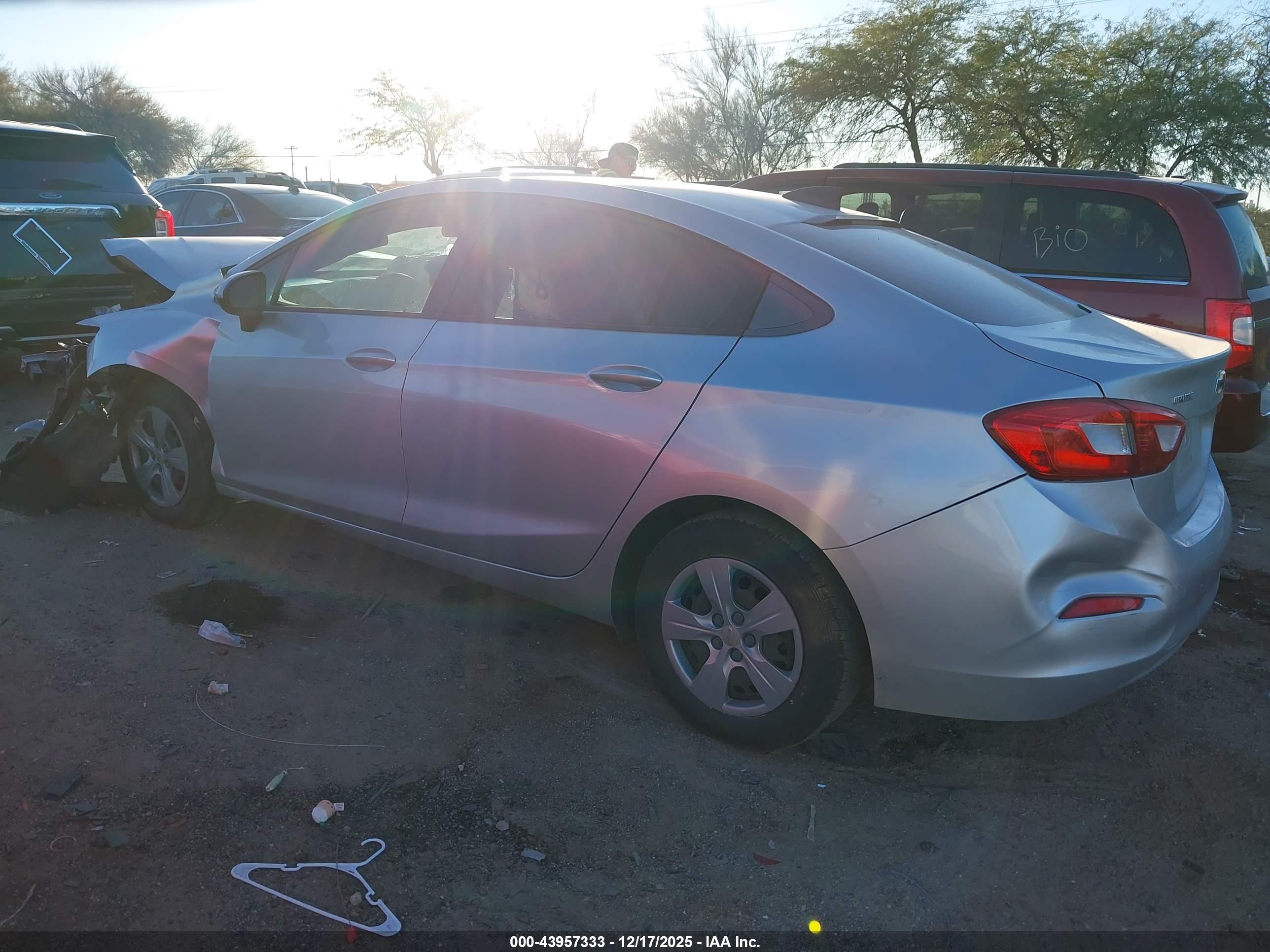 CHEVROLET CRUZE image 3