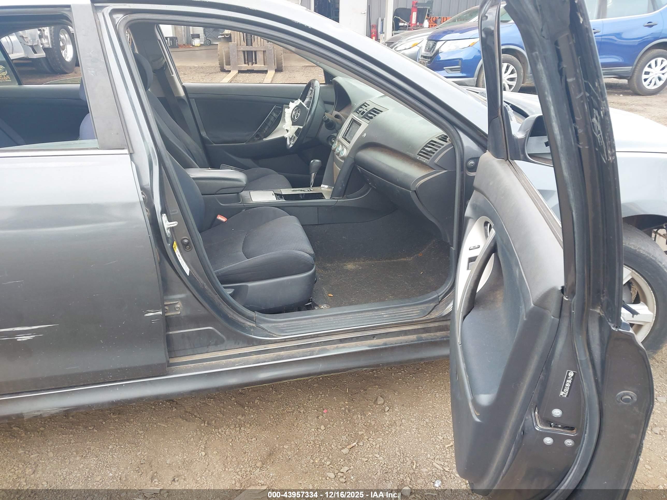 TOYOTA CAMRY image 5