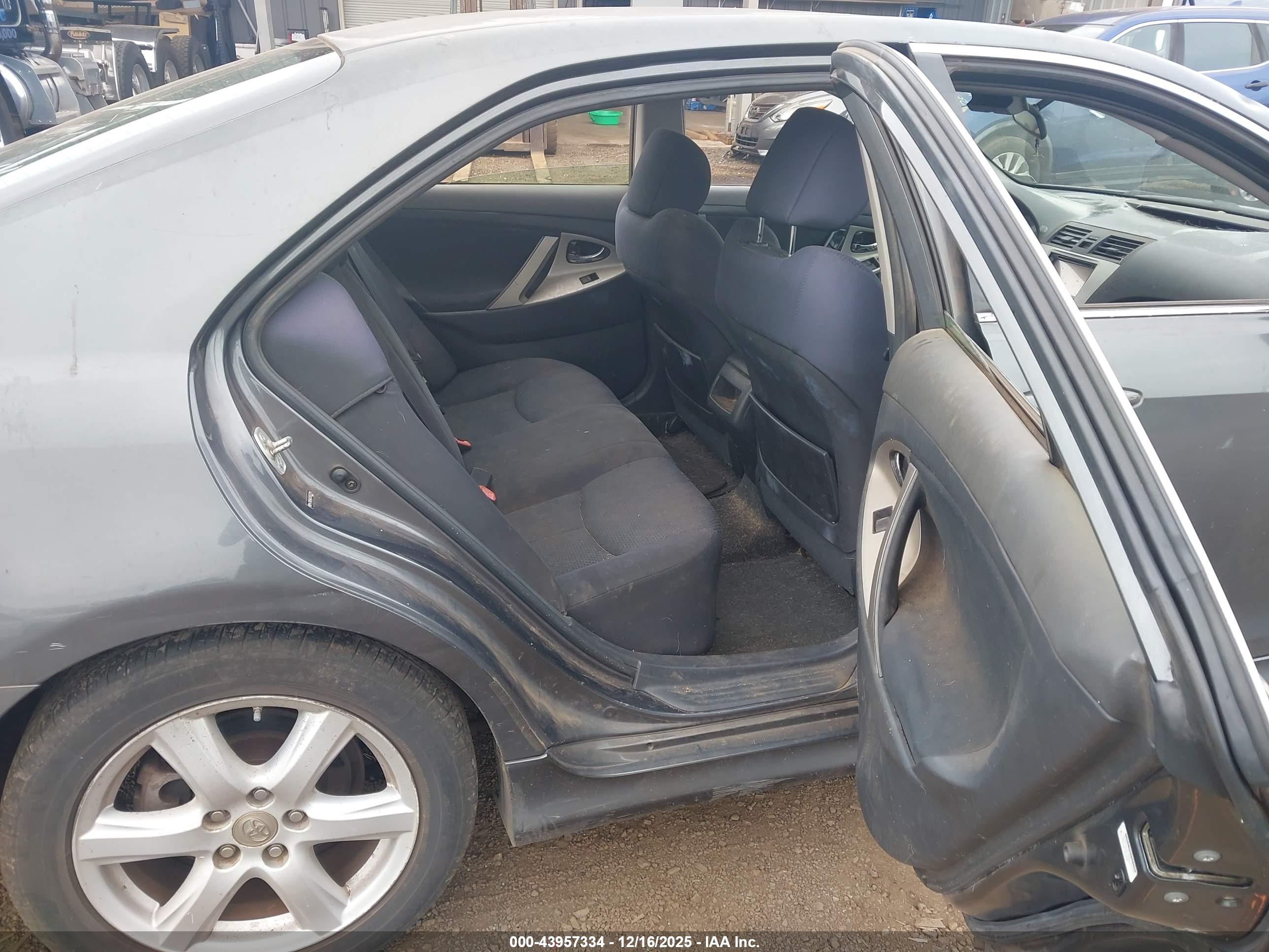 TOYOTA CAMRY image 8