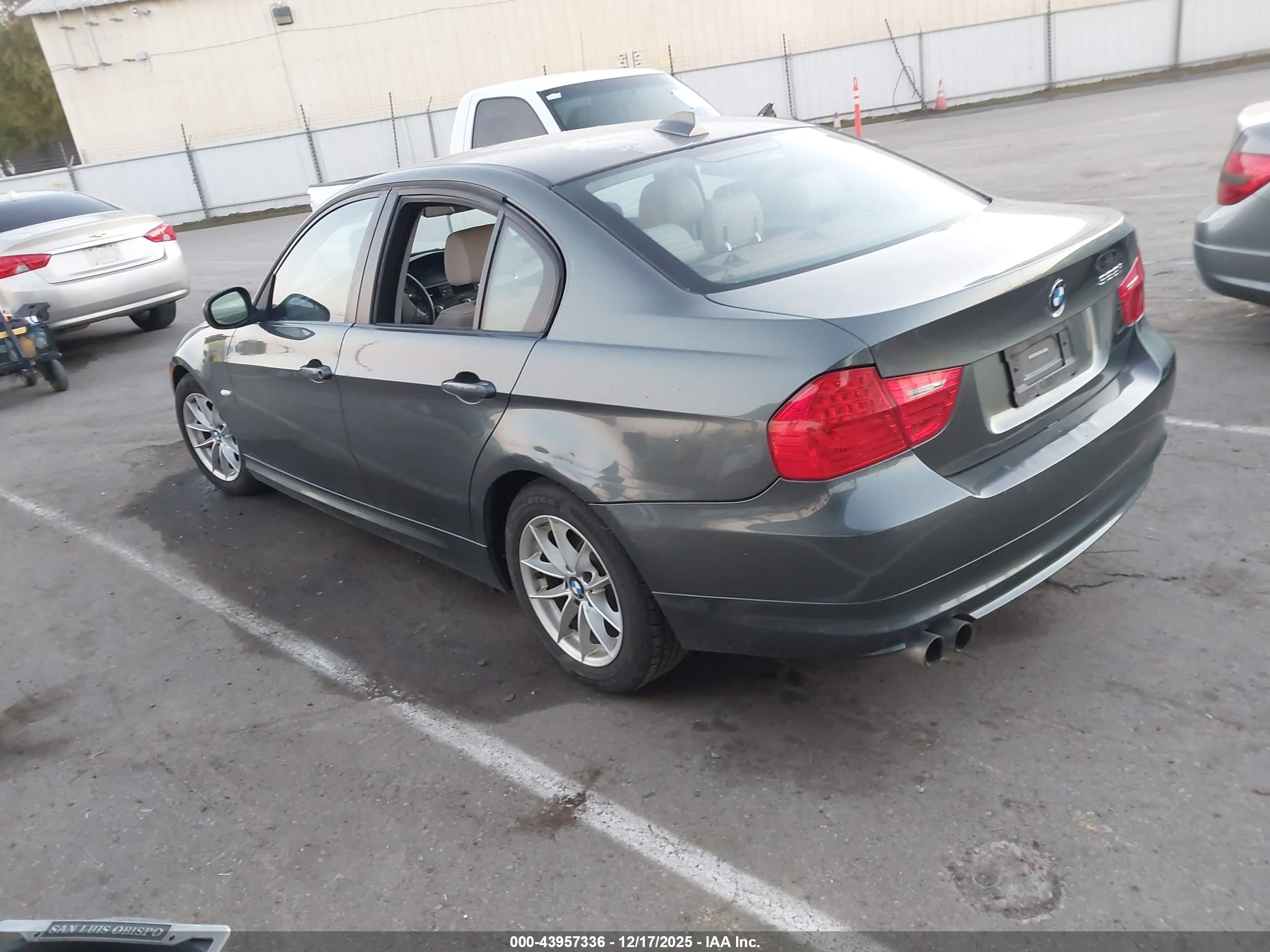 BMW 328I image 3