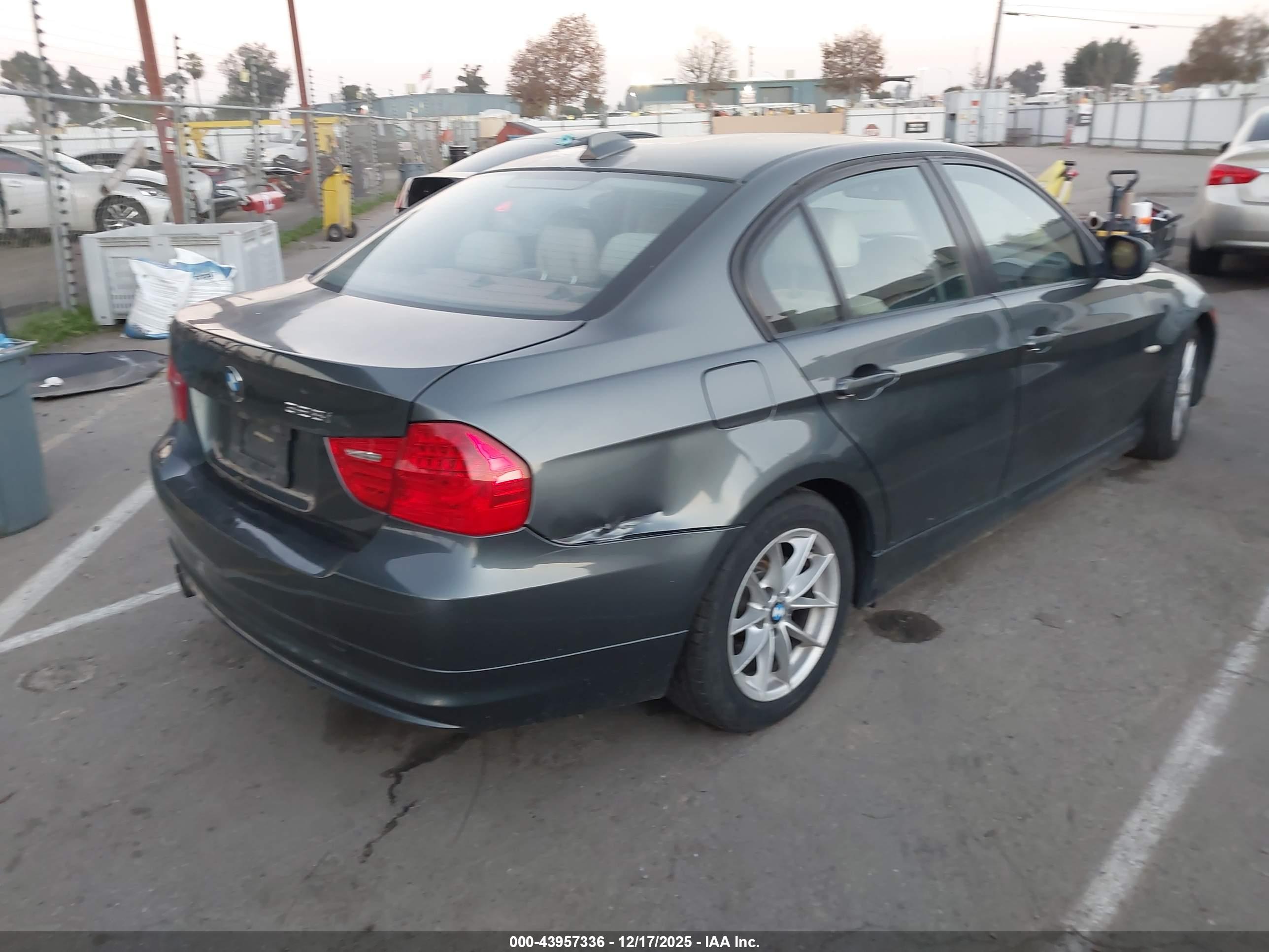 BMW 328I image 4