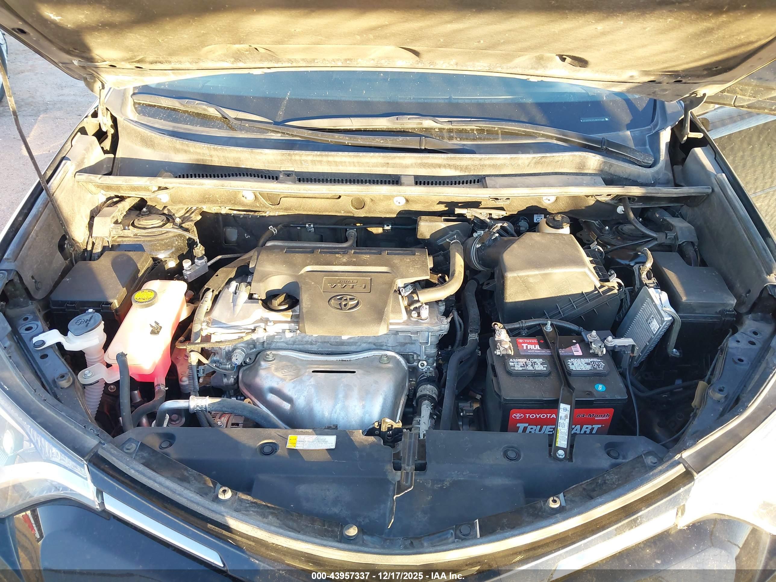 TOYOTA RAV4 image 10