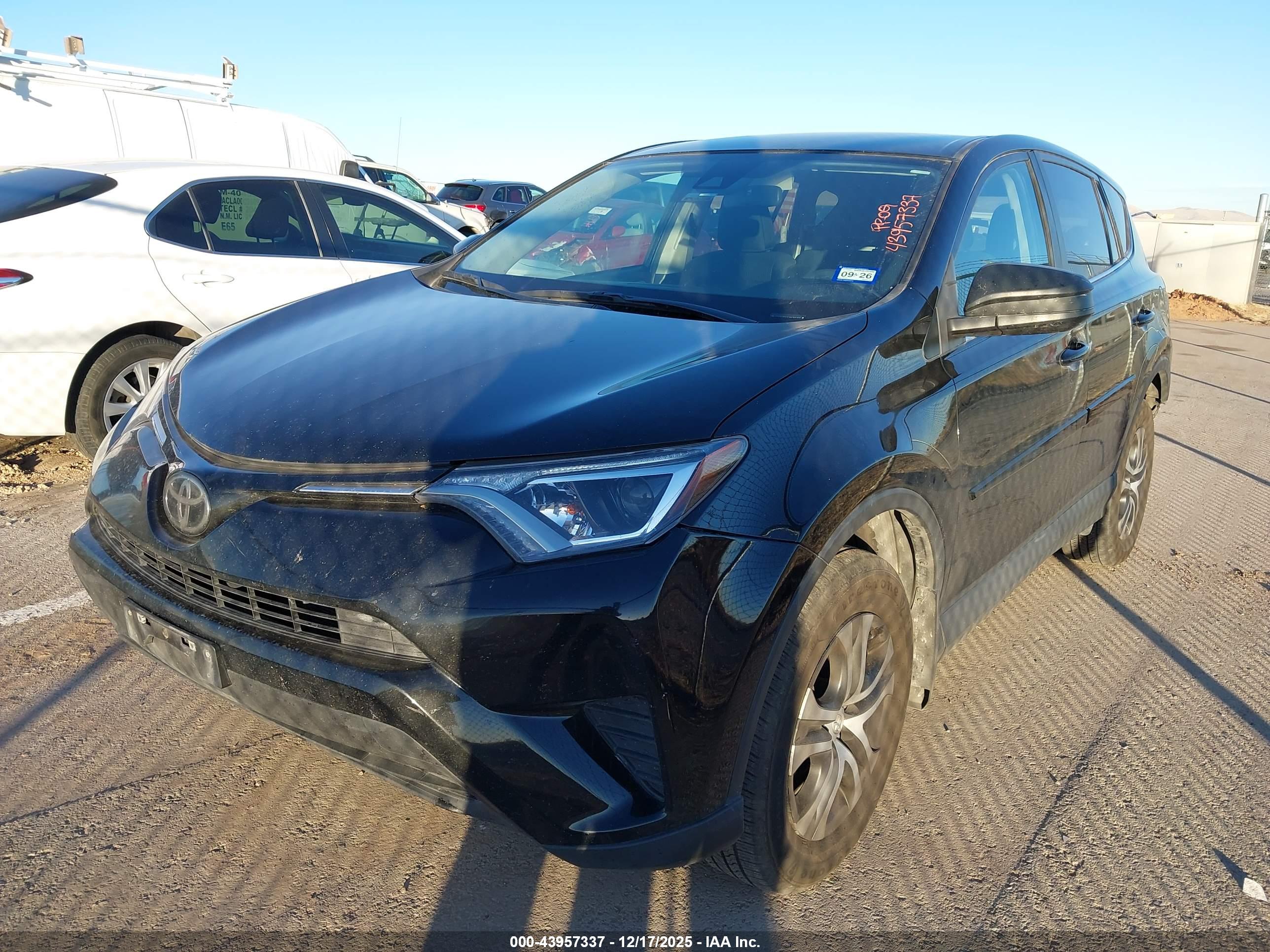 TOYOTA RAV4 image 2