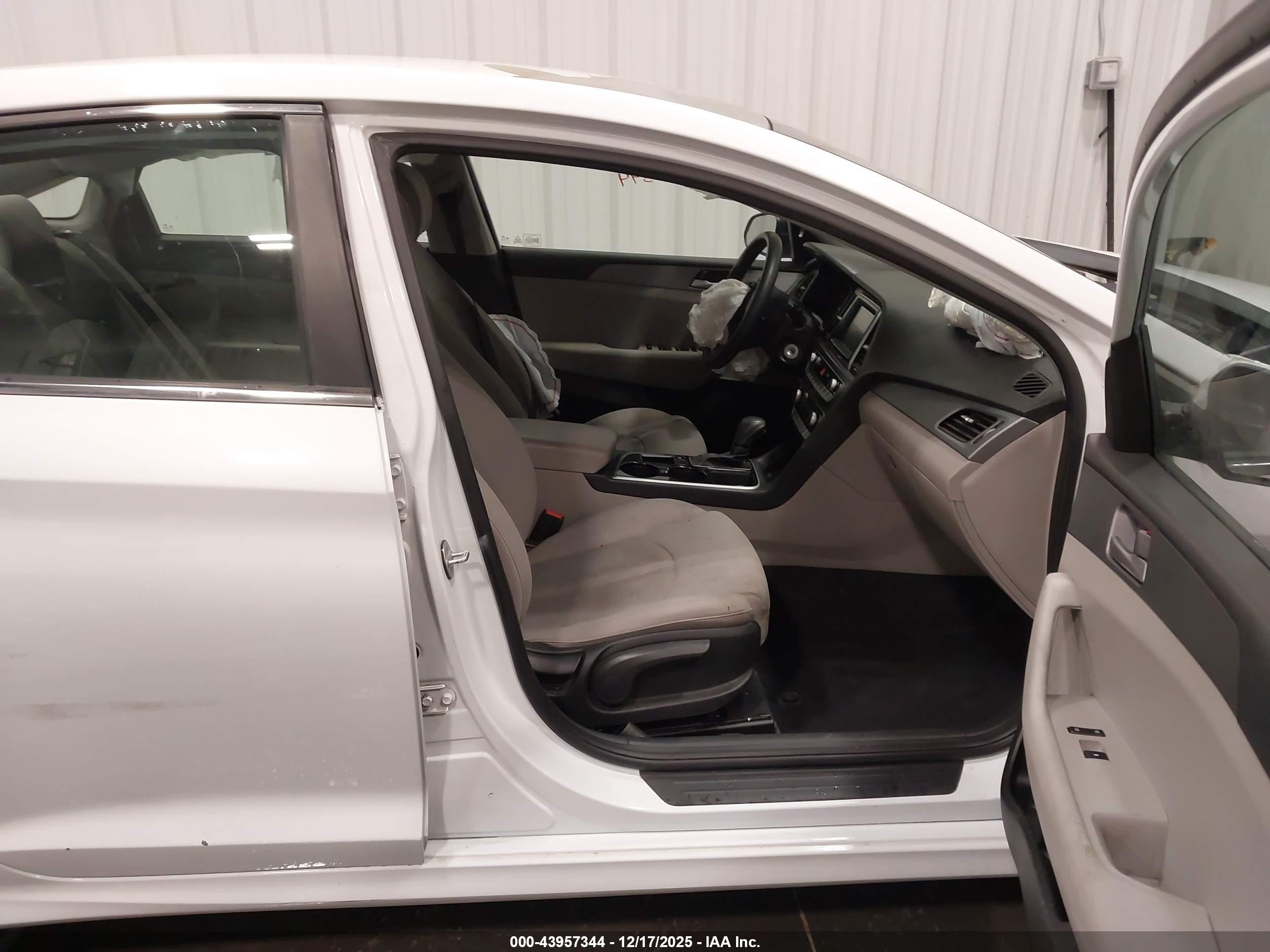HYUNDAI SONATA image 5