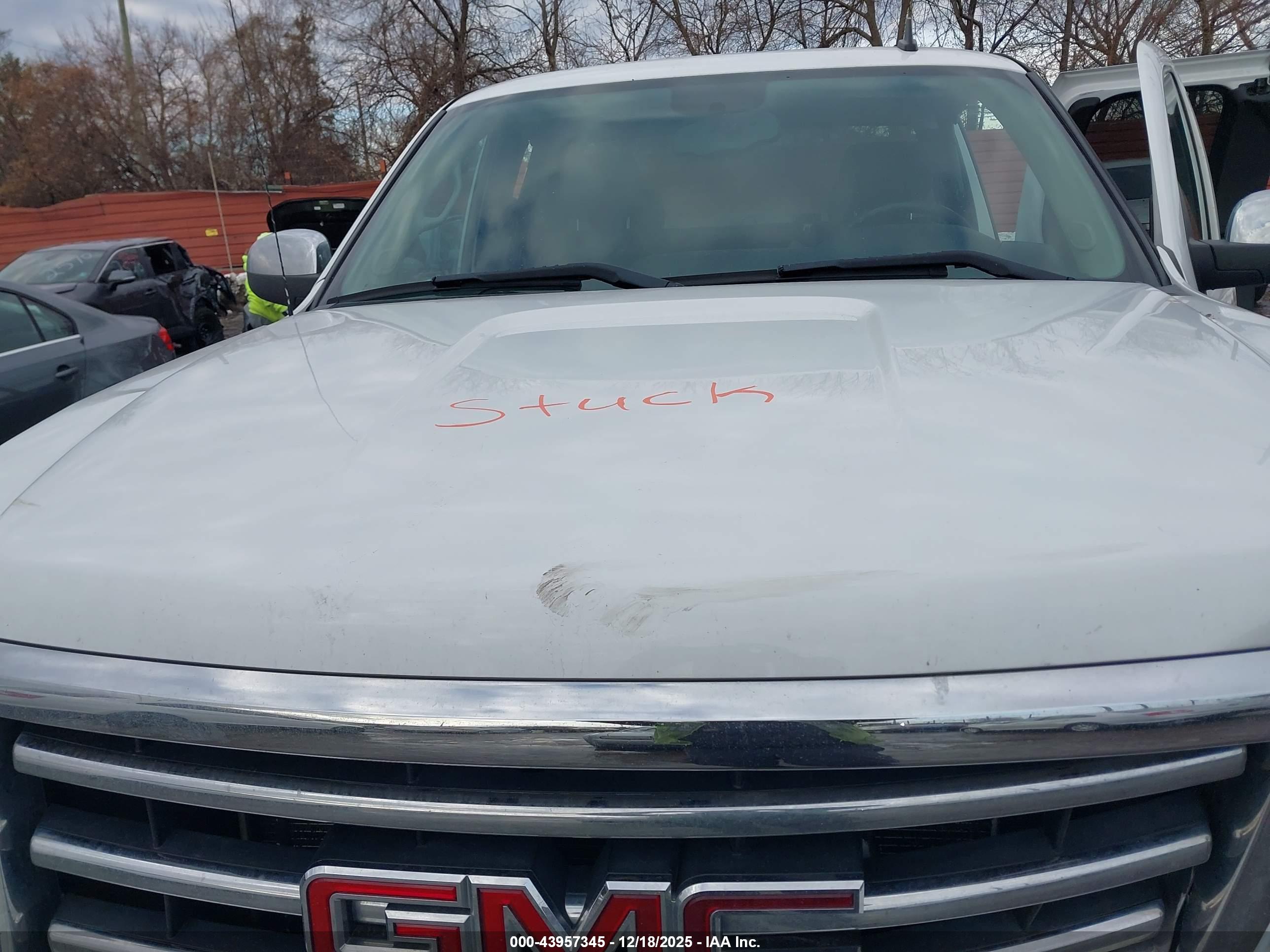 GMC SIERRA image 10