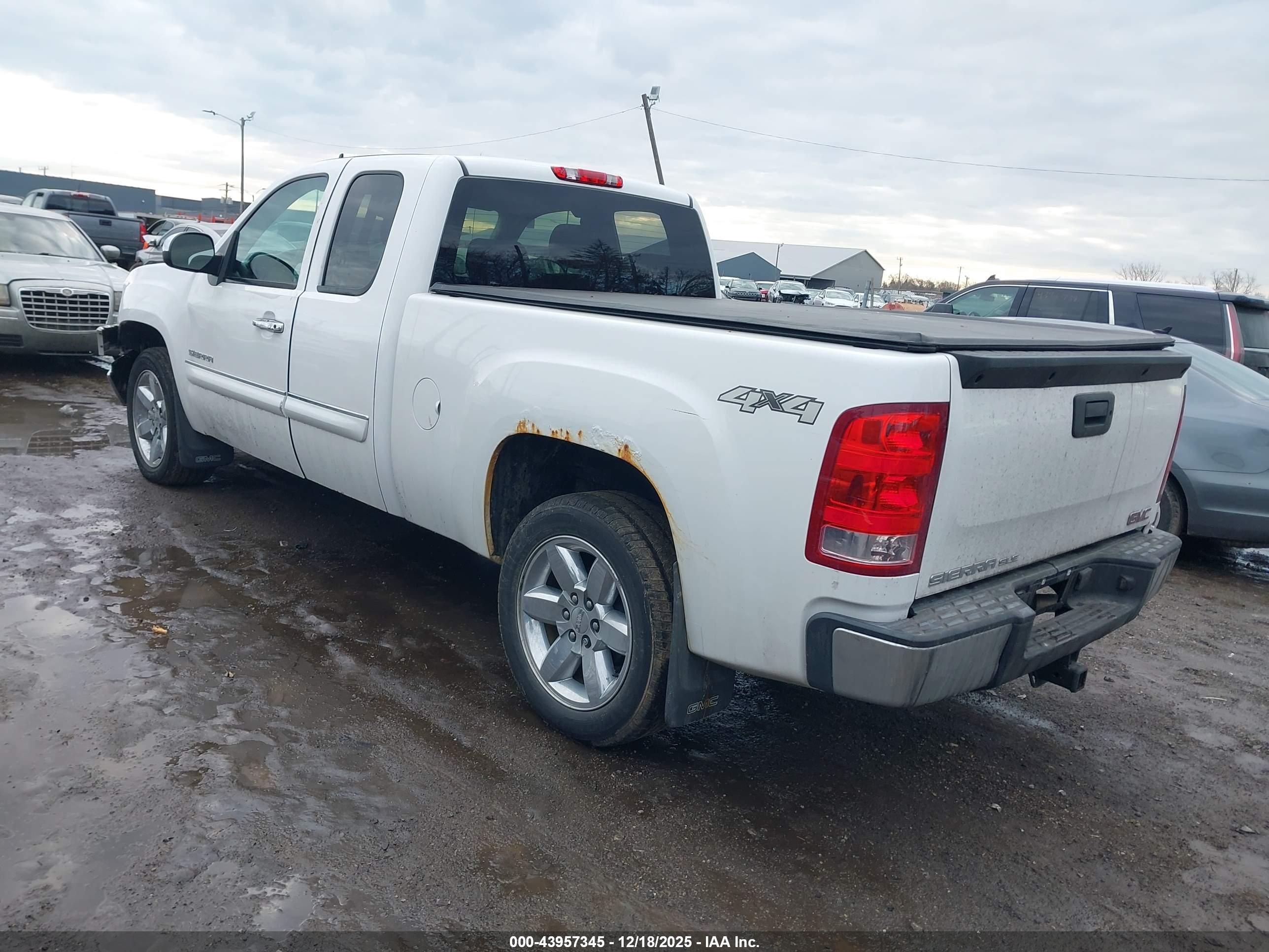 GMC SIERRA image 3