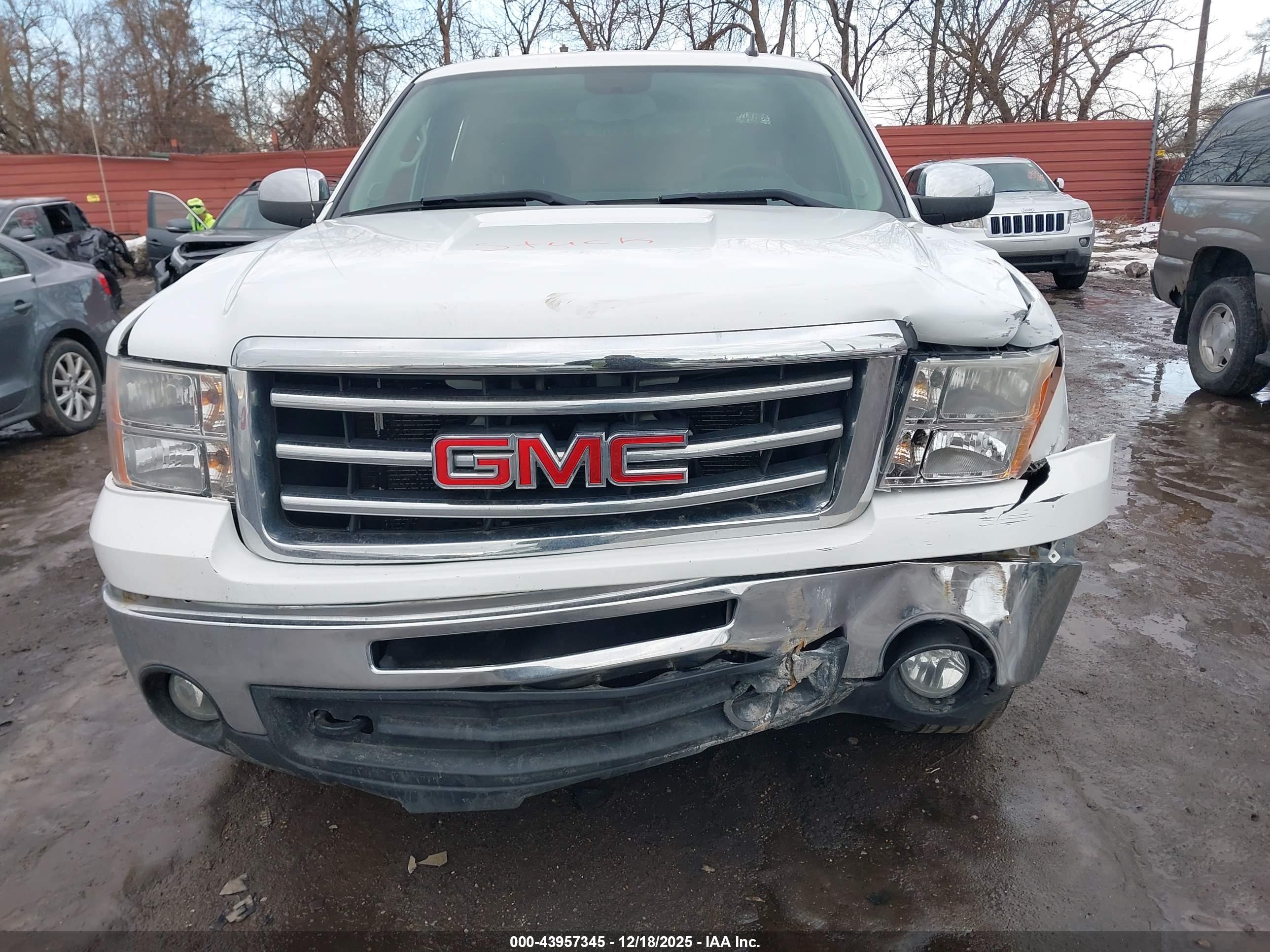 GMC SIERRA image 6