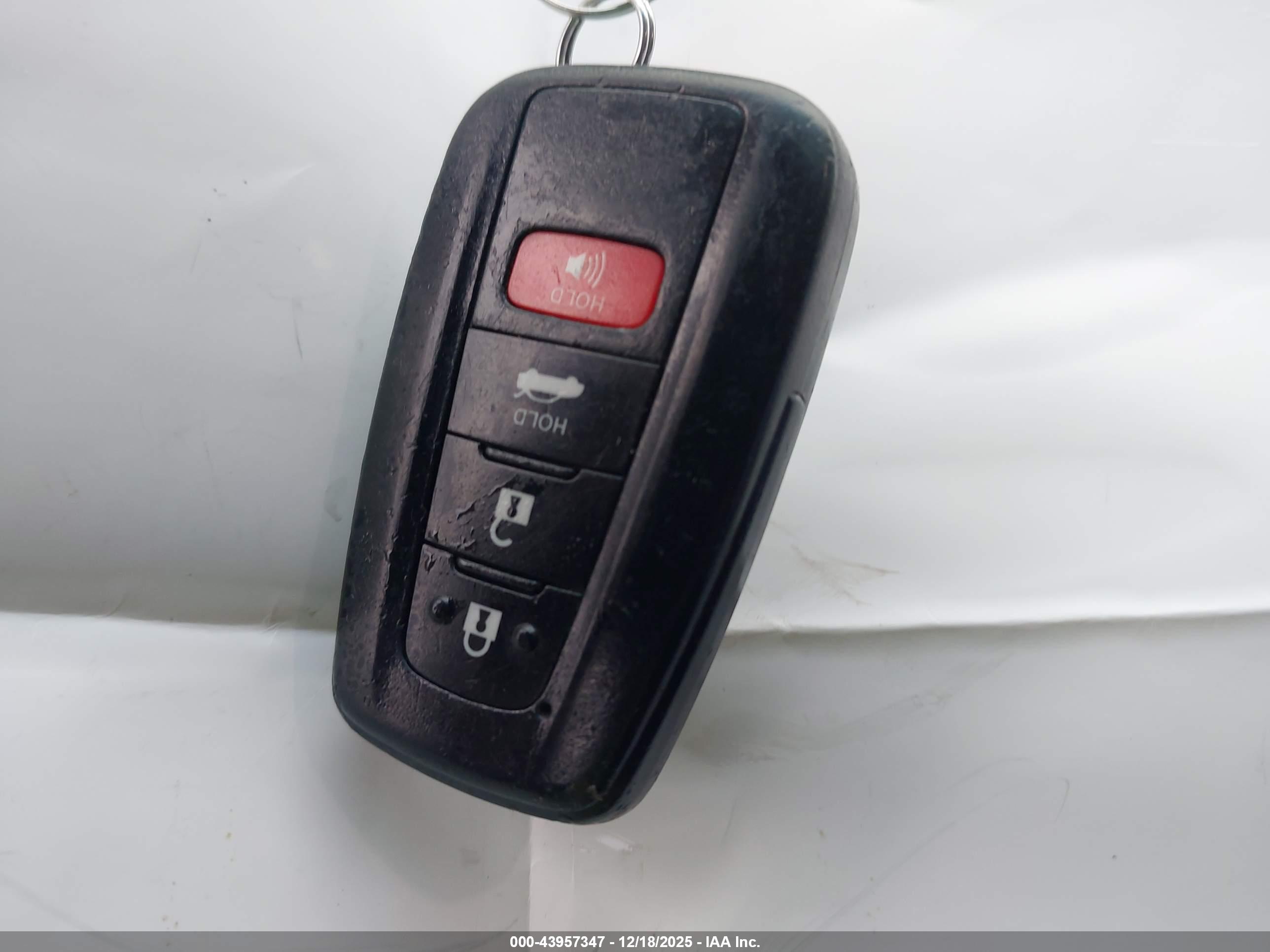 TOYOTA CAMRY image 11