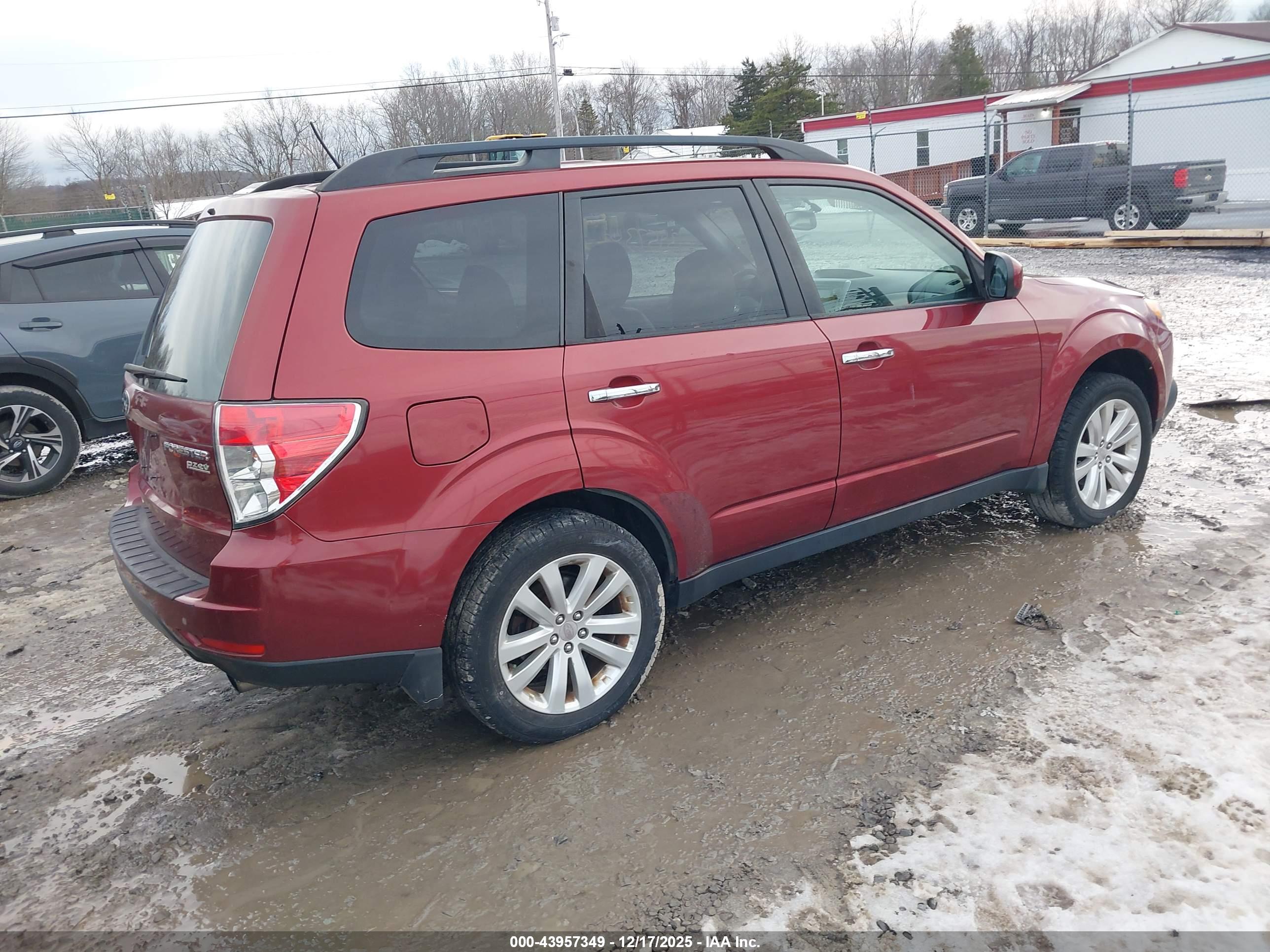 SUBARU FORESTER image 4