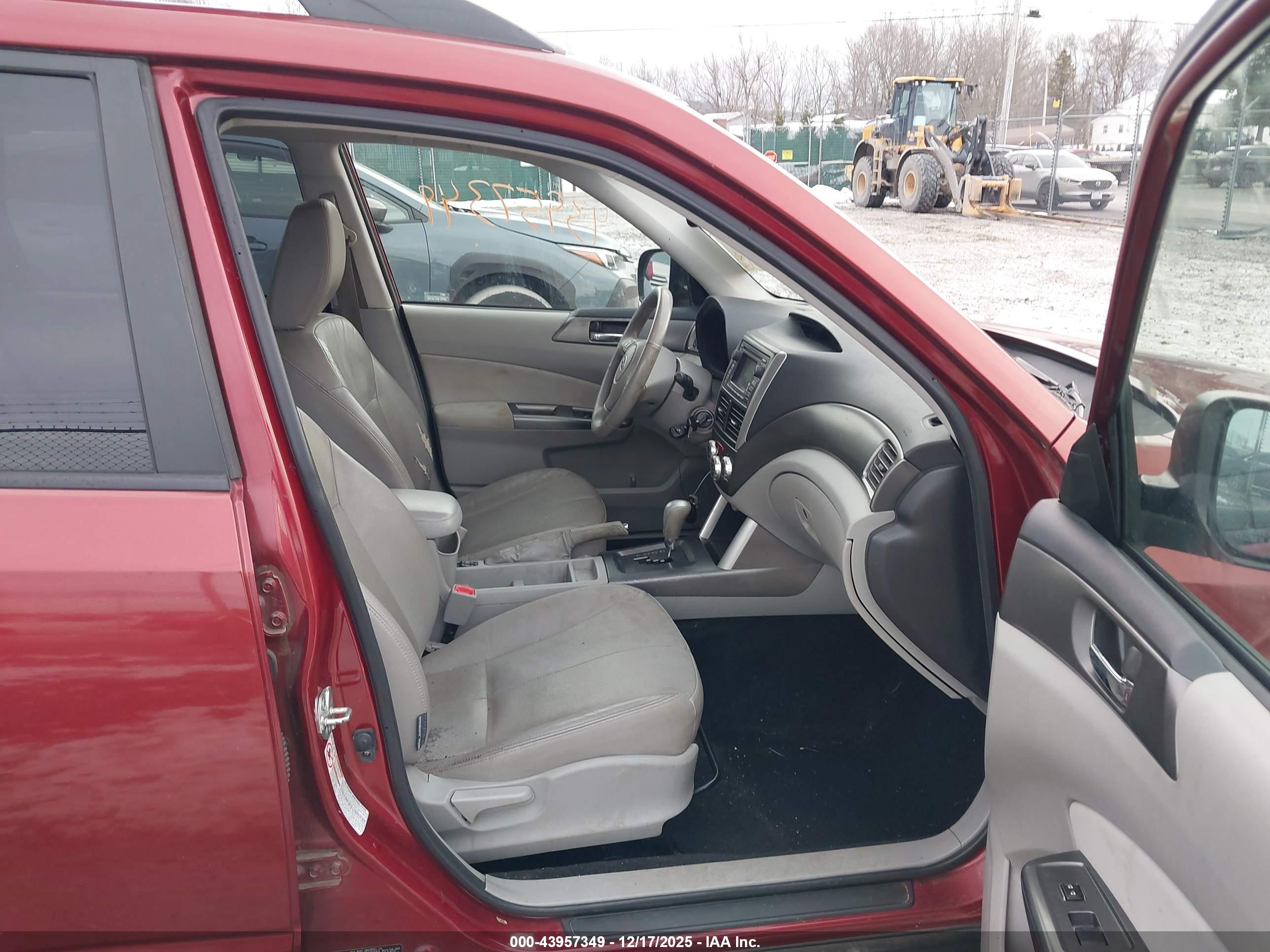 SUBARU FORESTER image 5