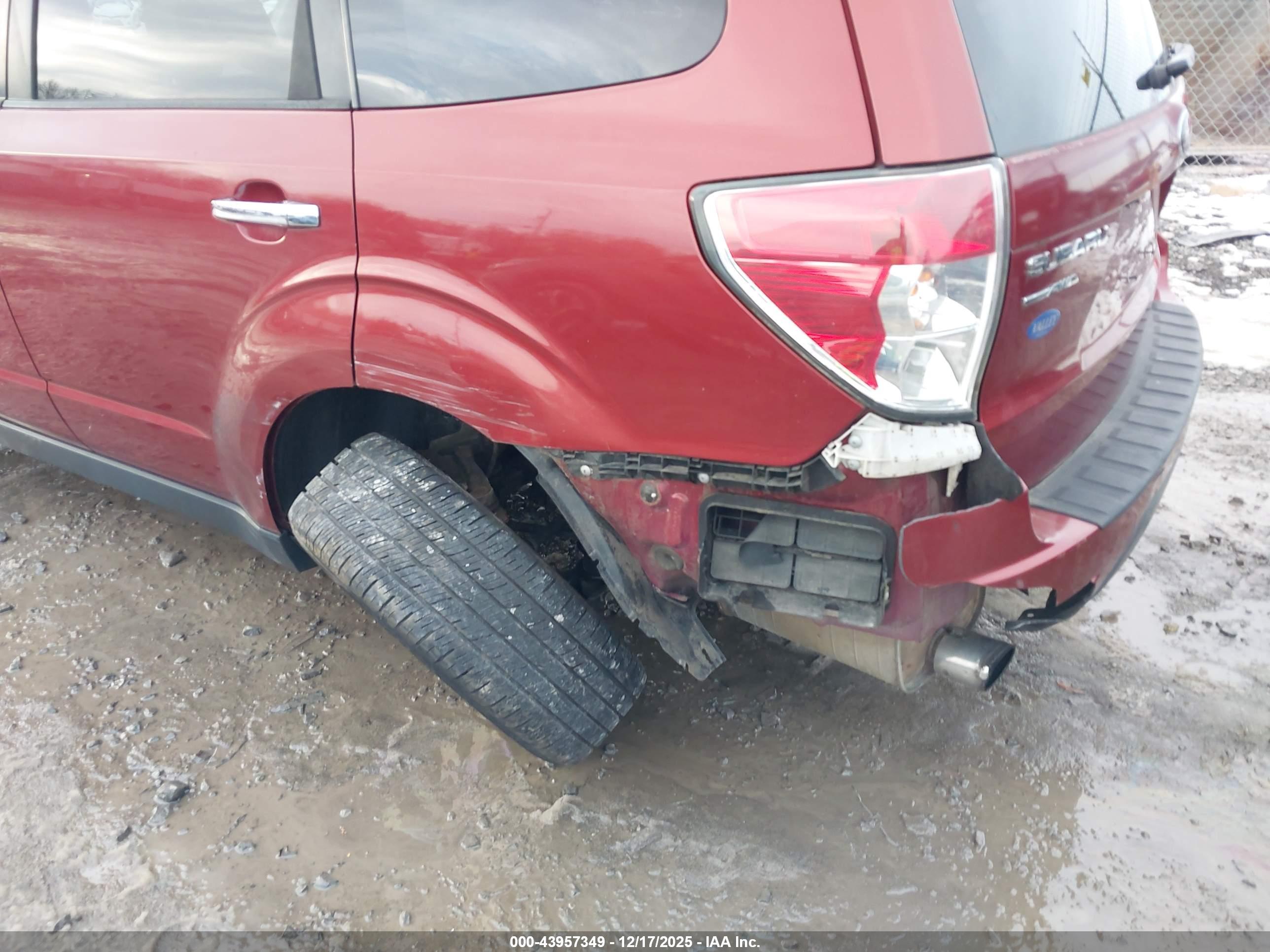 SUBARU FORESTER image 6