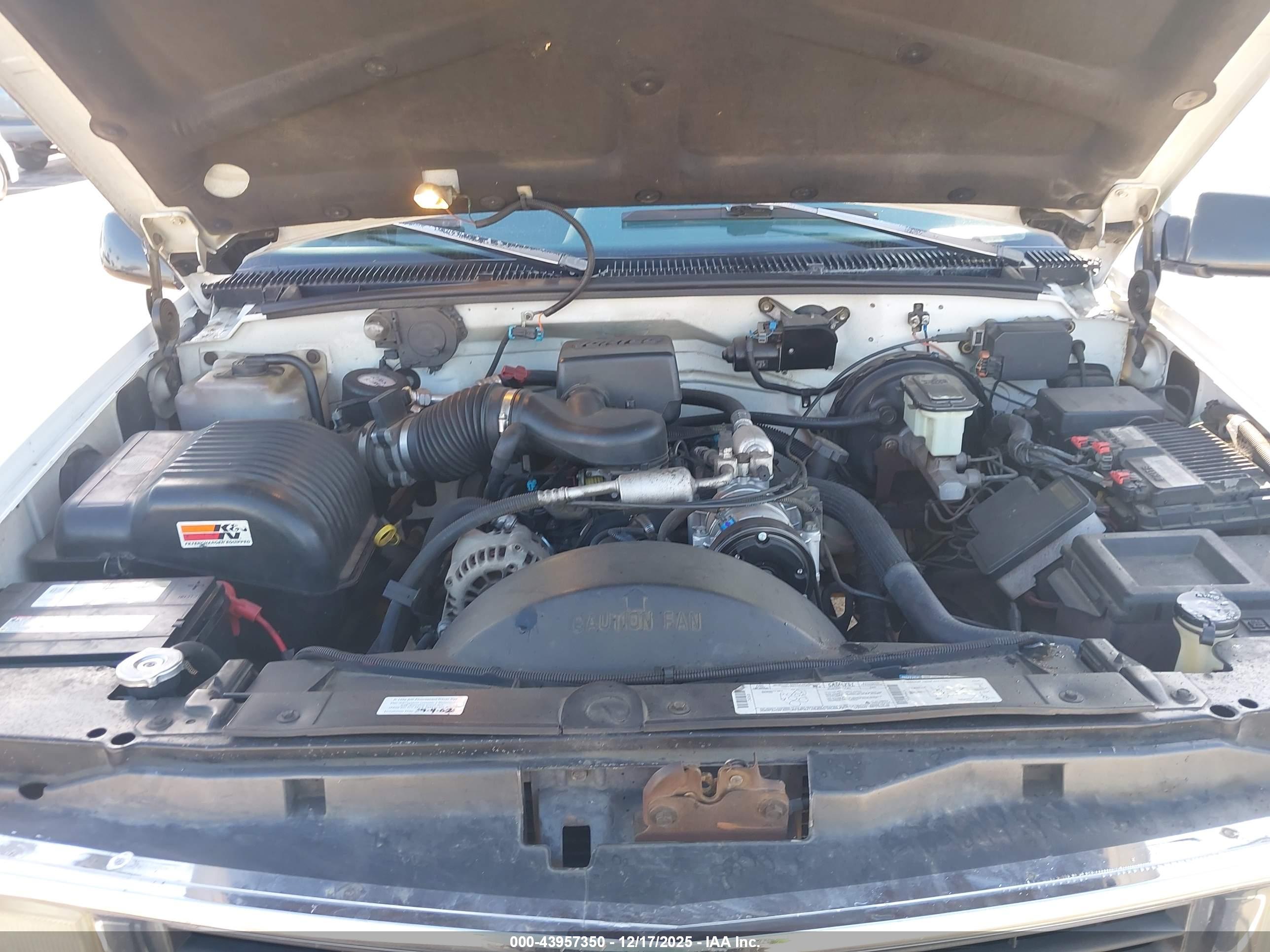 CHEVROLET GMT-400 image 10