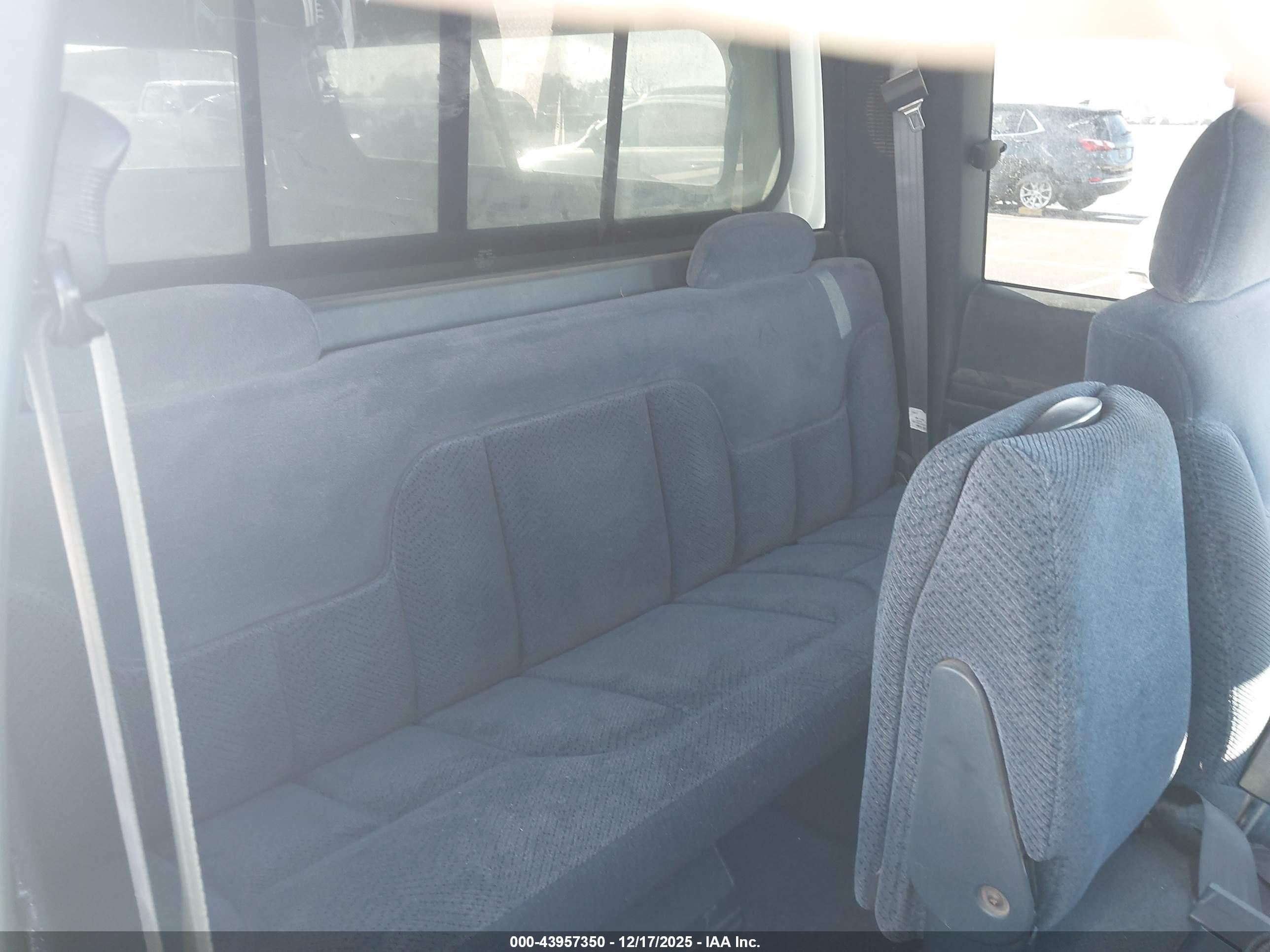 CHEVROLET GMT-400 image 8