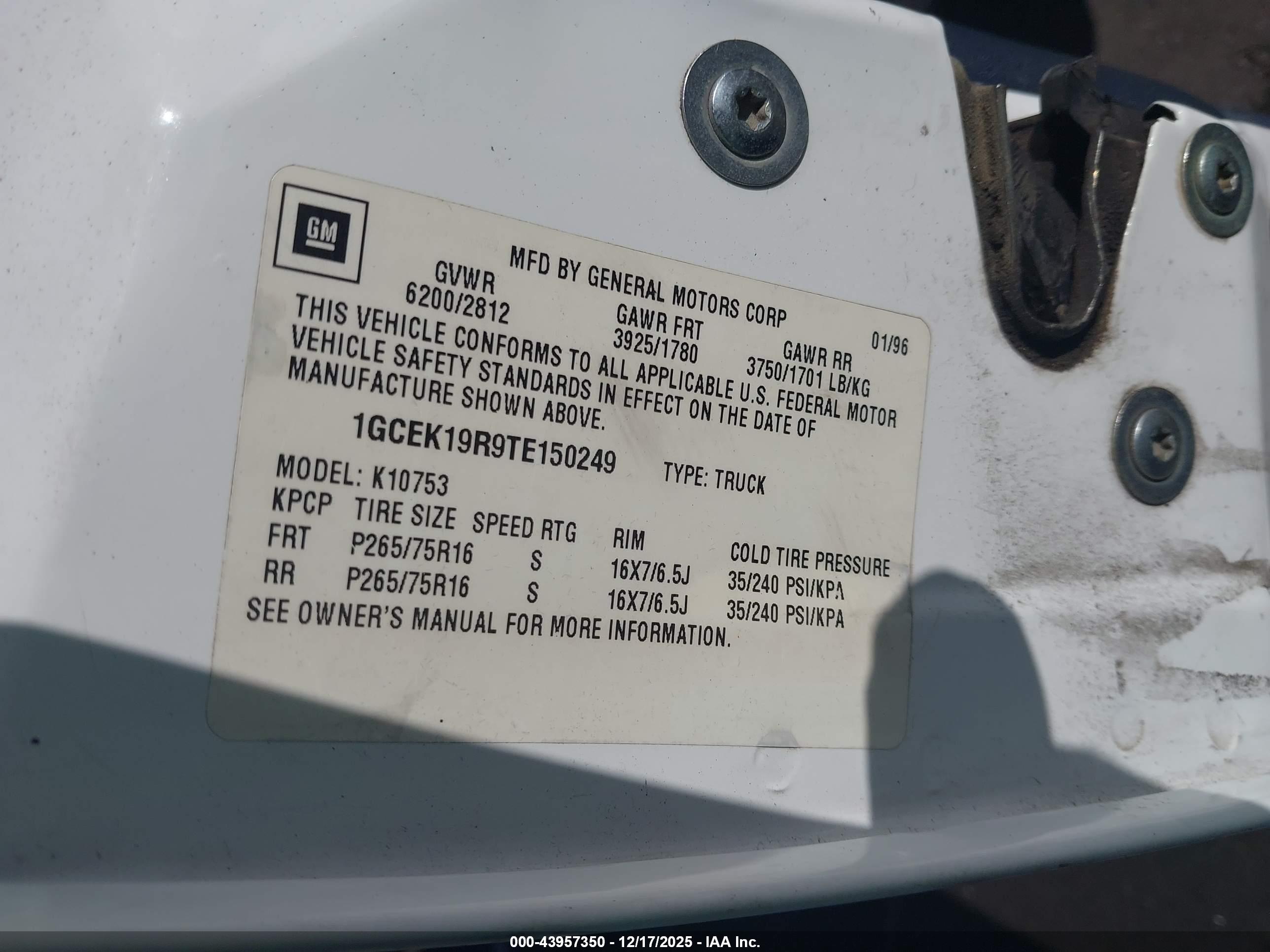CHEVROLET GMT-400 image 9