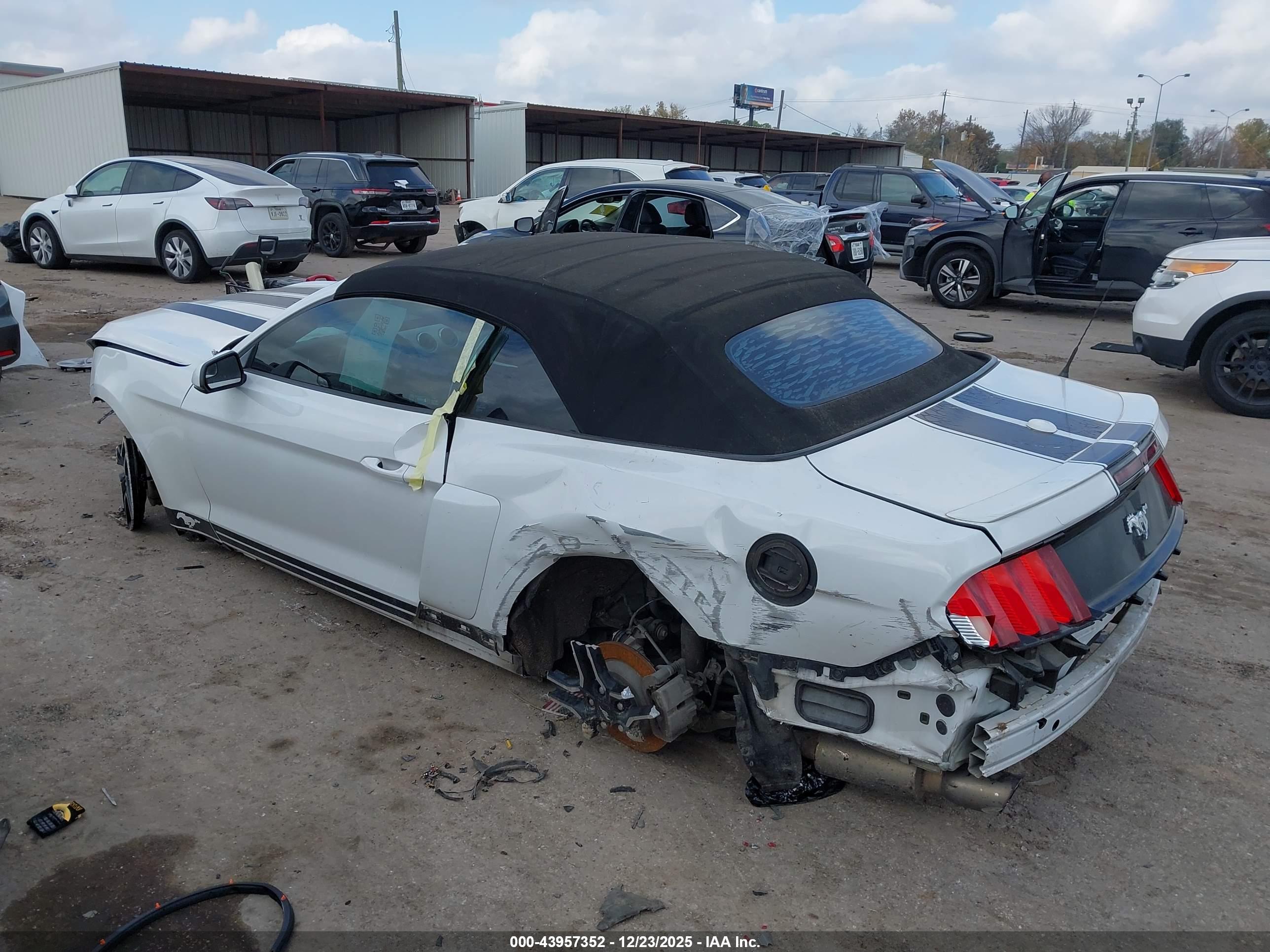FORD MUSTANG image 3