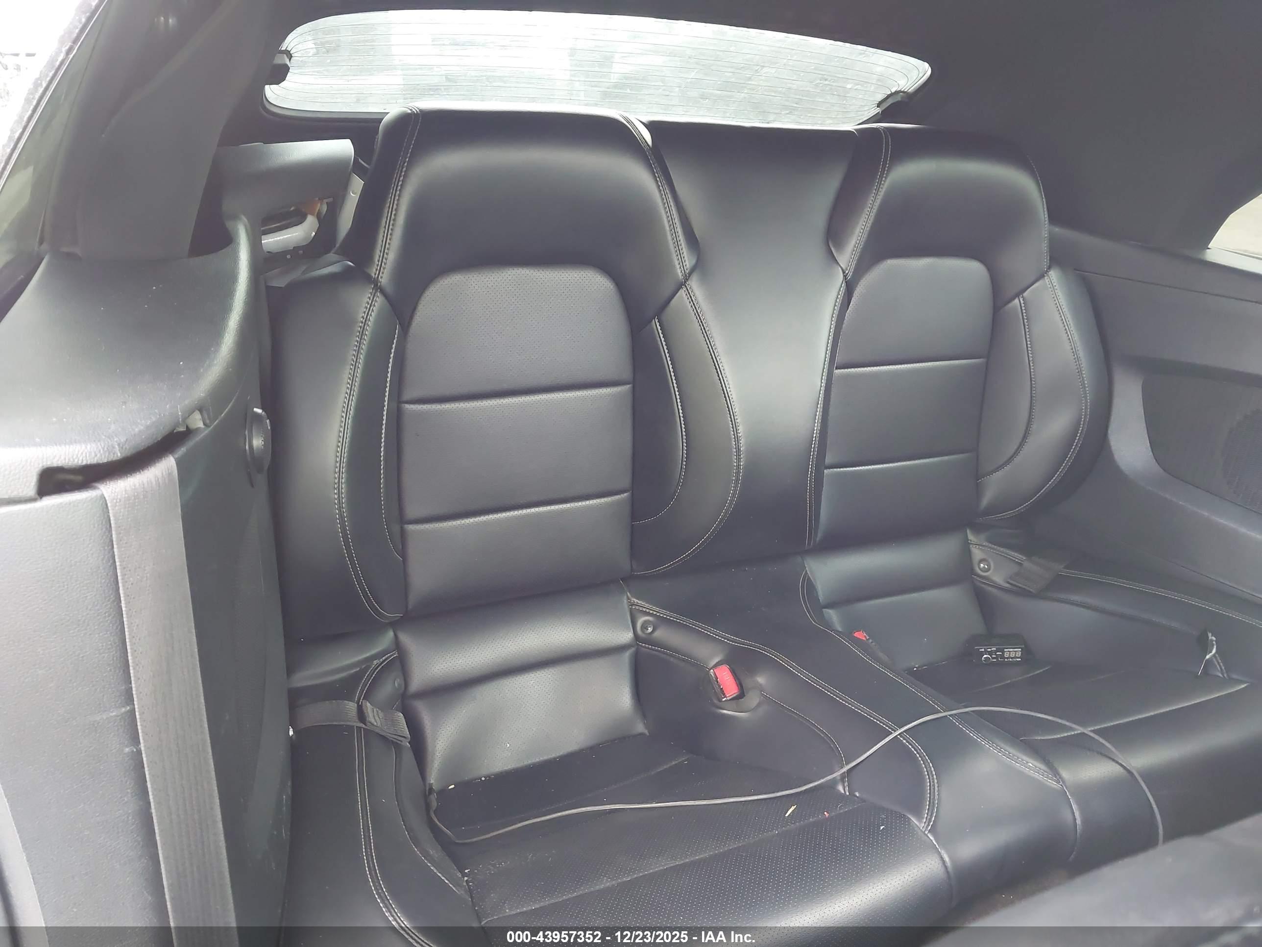 FORD MUSTANG image 8