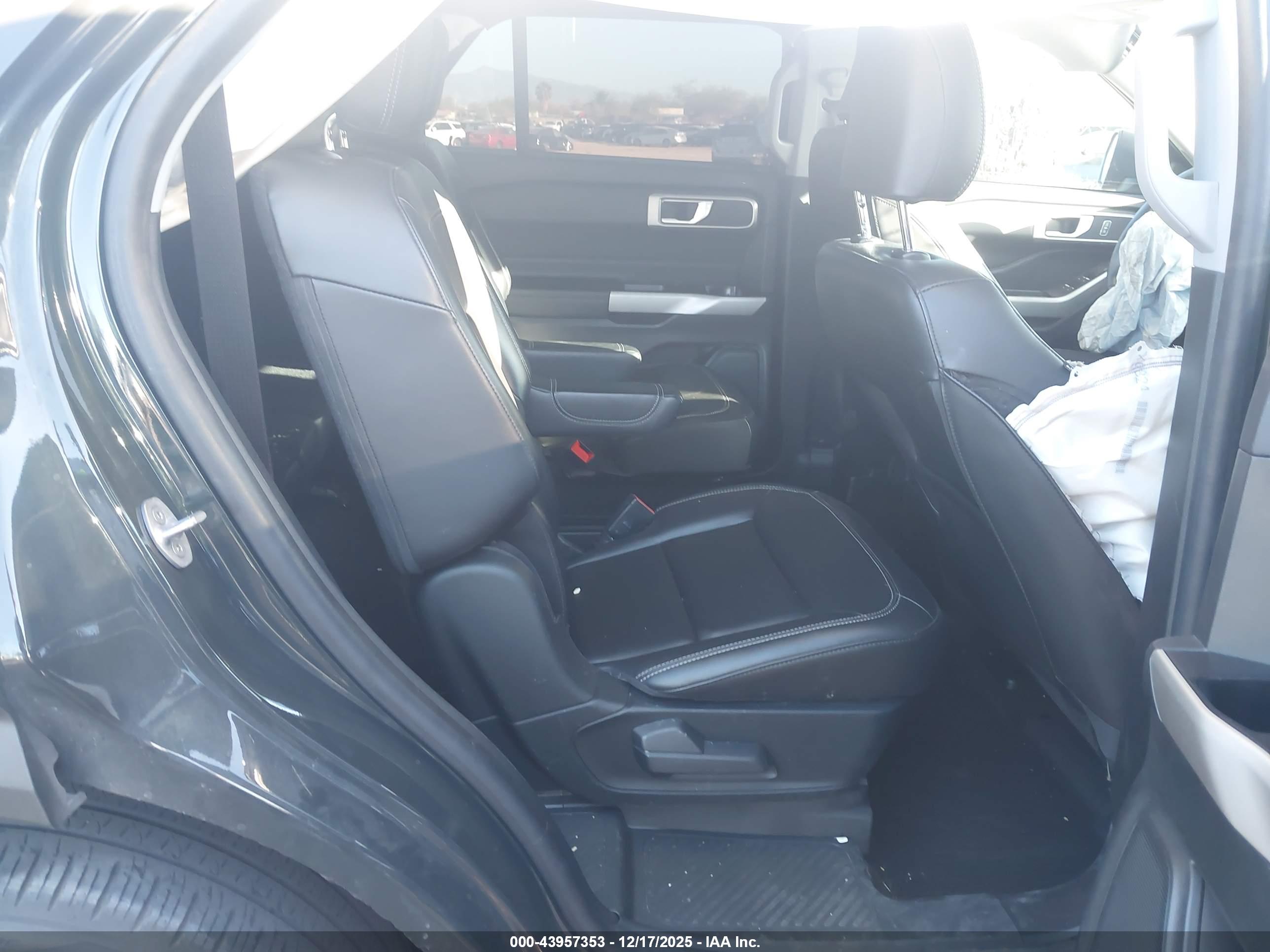 FORD EXPLORER image 8
