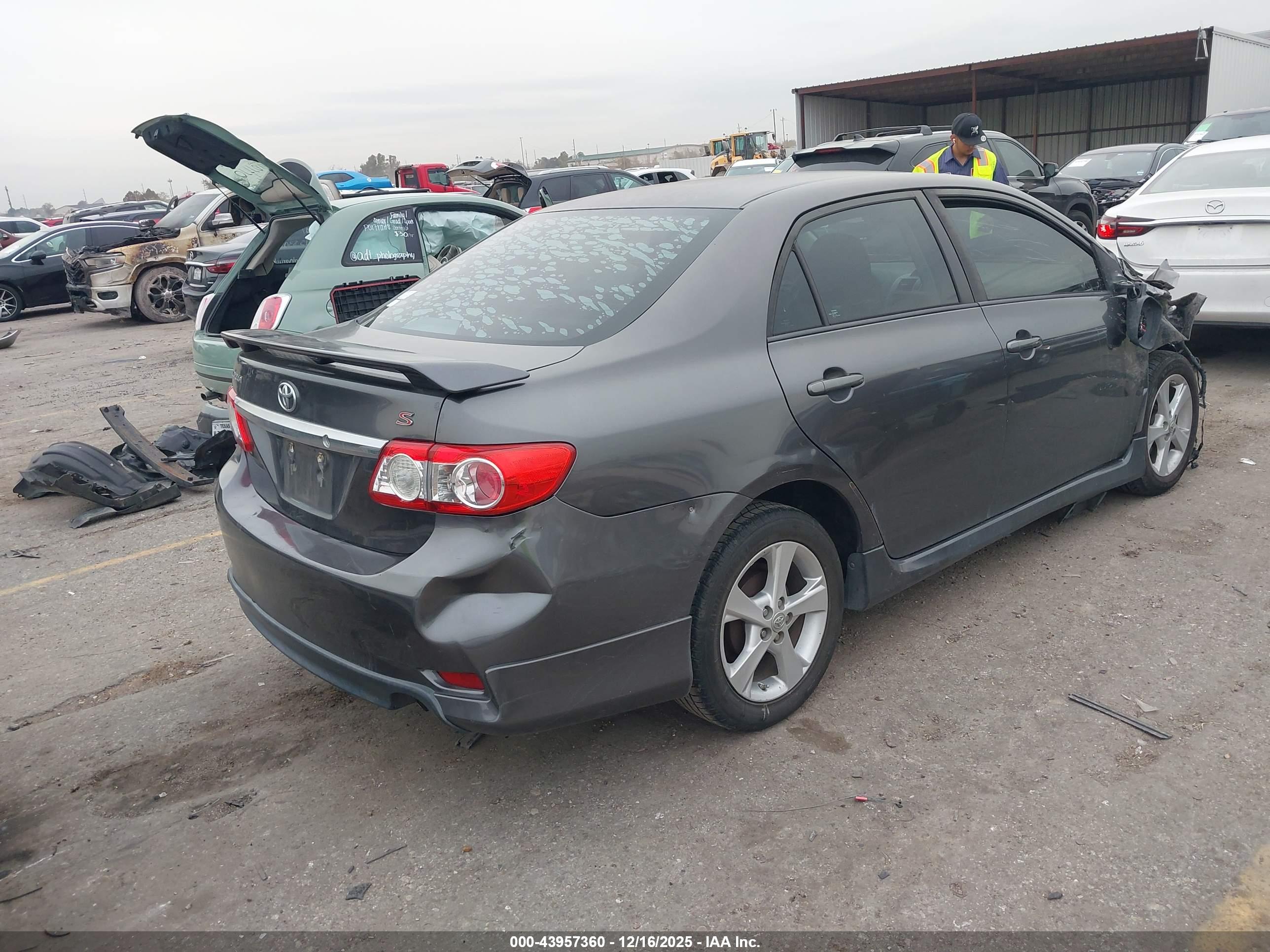TOYOTA COROLLA image 4