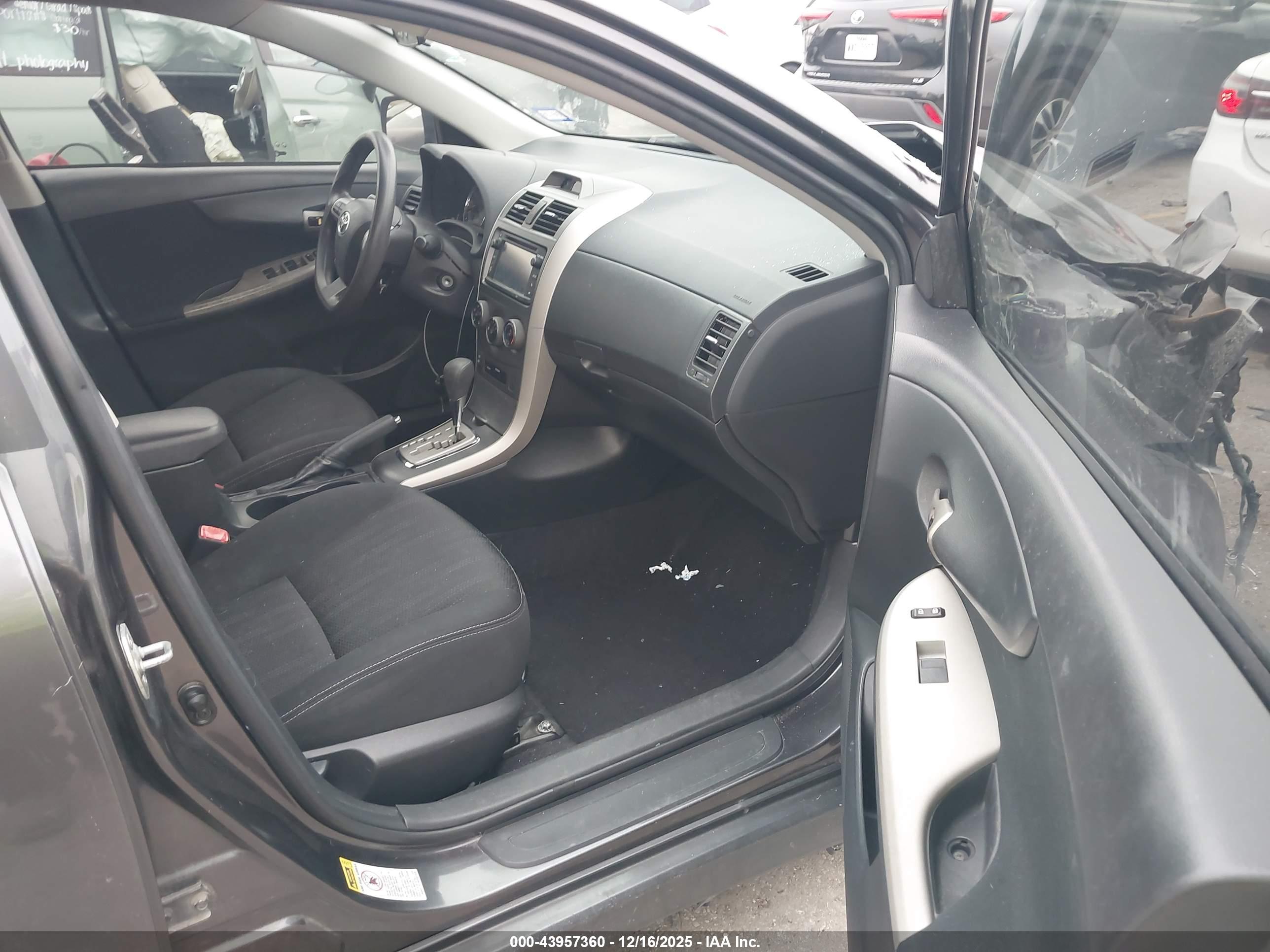 TOYOTA COROLLA image 5