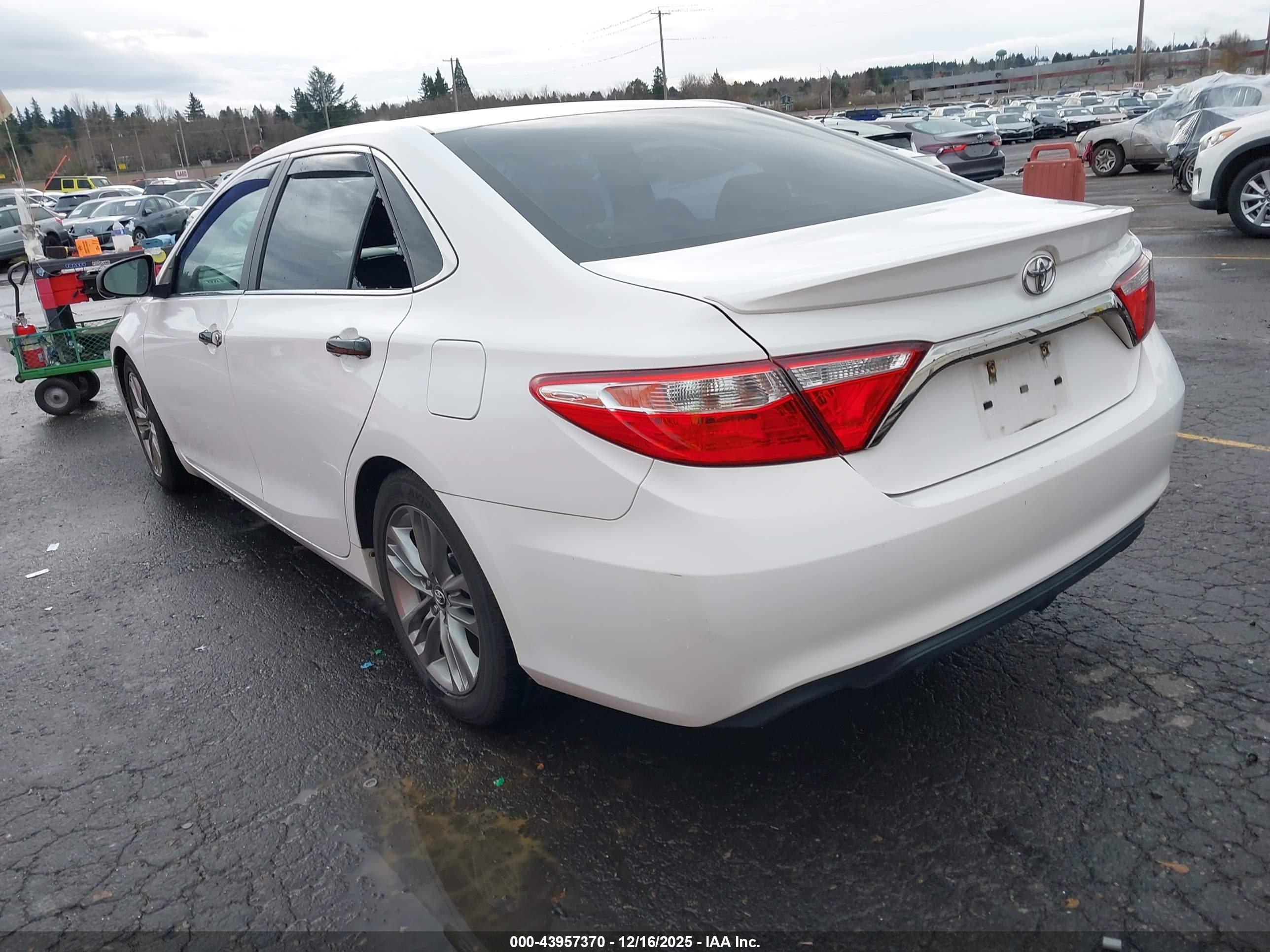 TOYOTA CAMRY image 3