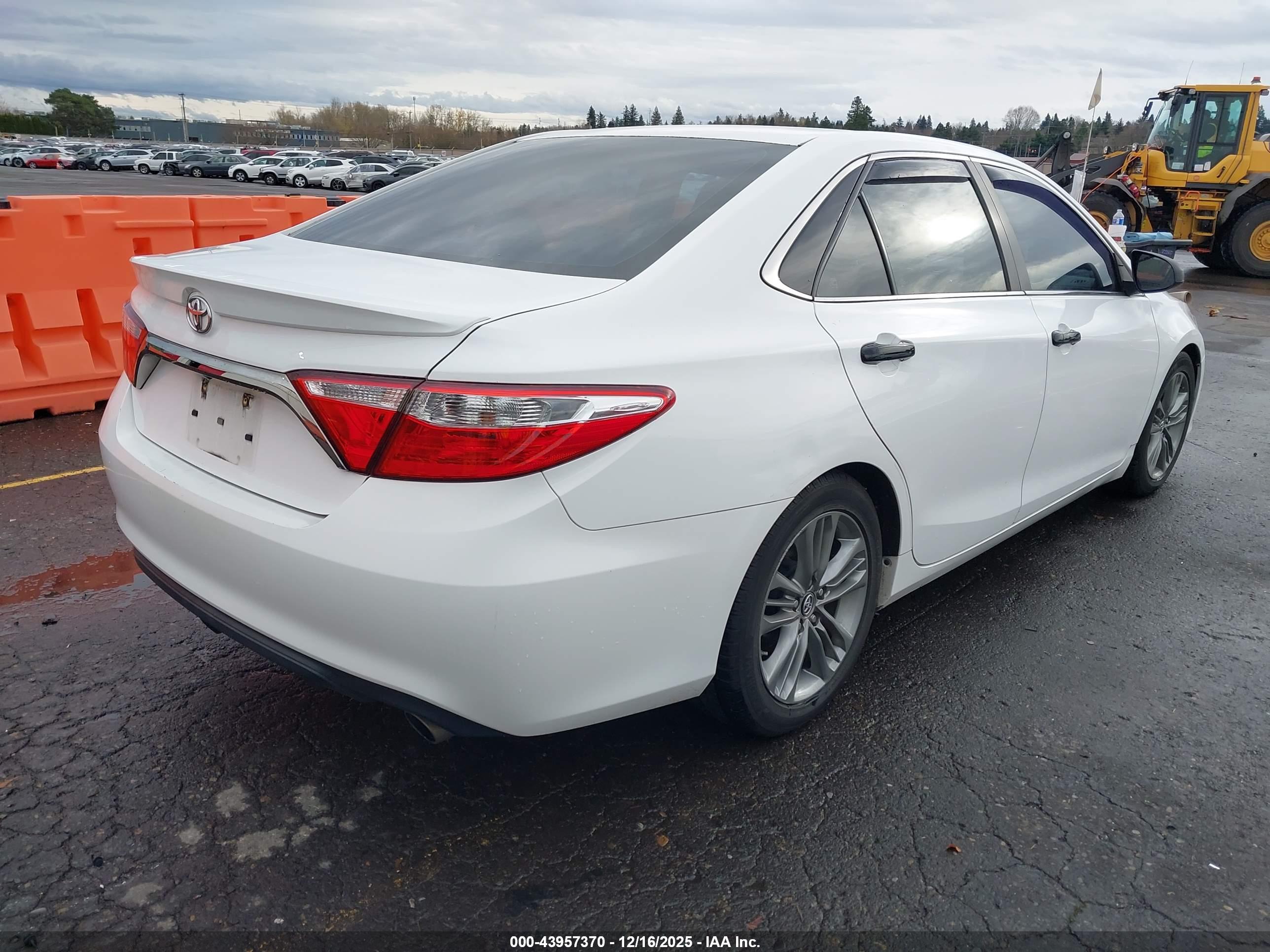 TOYOTA CAMRY image 4