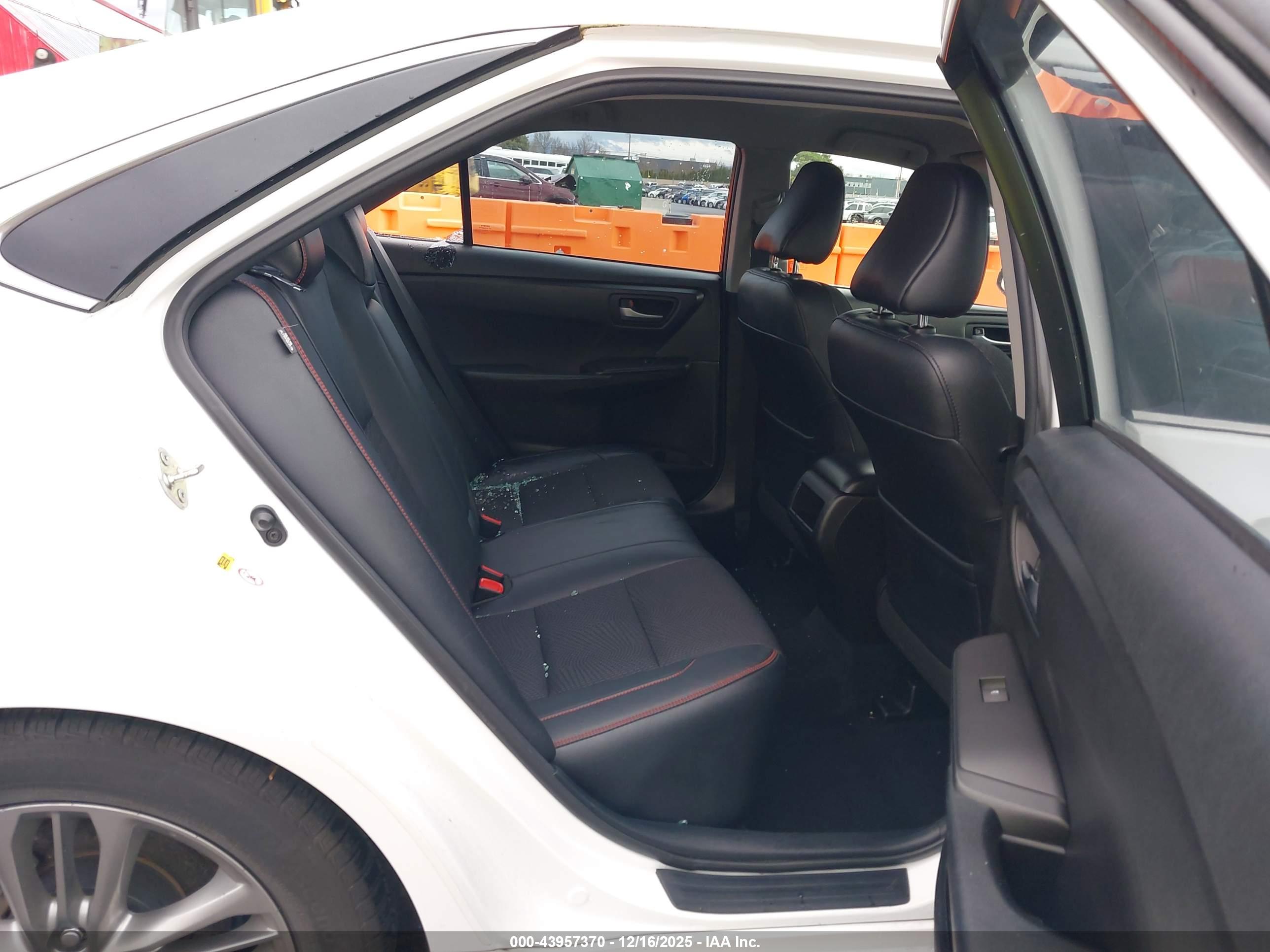 TOYOTA CAMRY image 8
