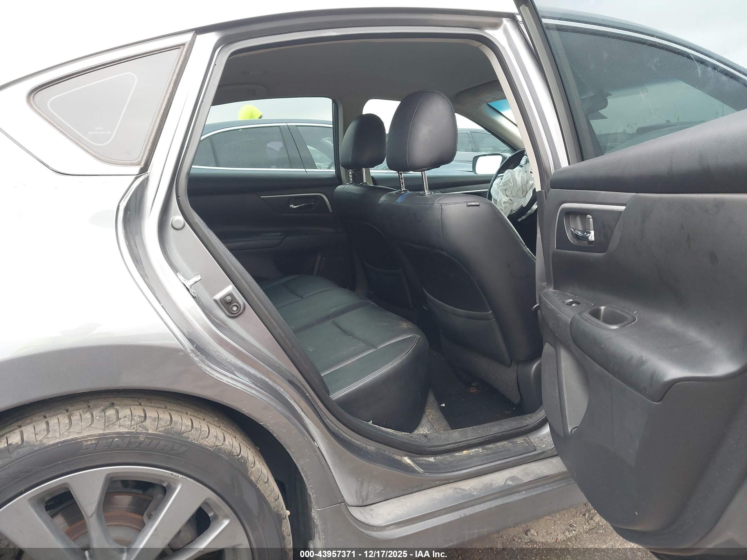 NISSAN ALTIMA image 8
