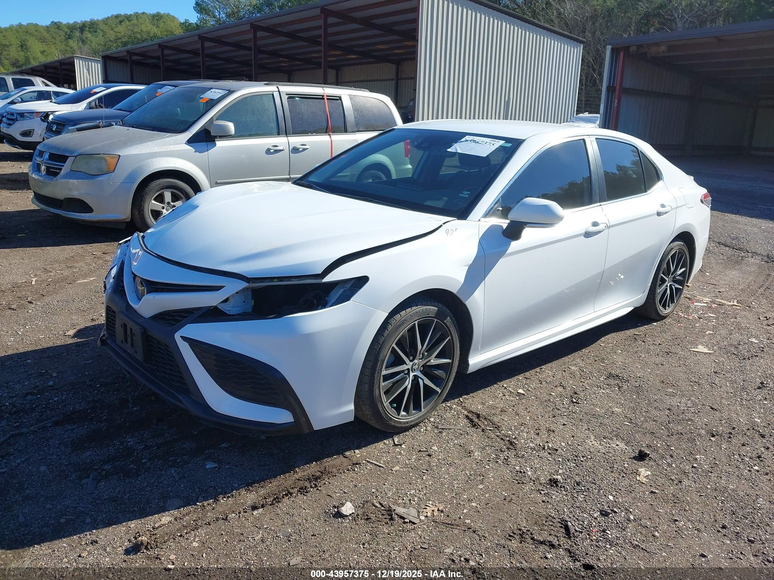 TOYOTA CAMRY image 2