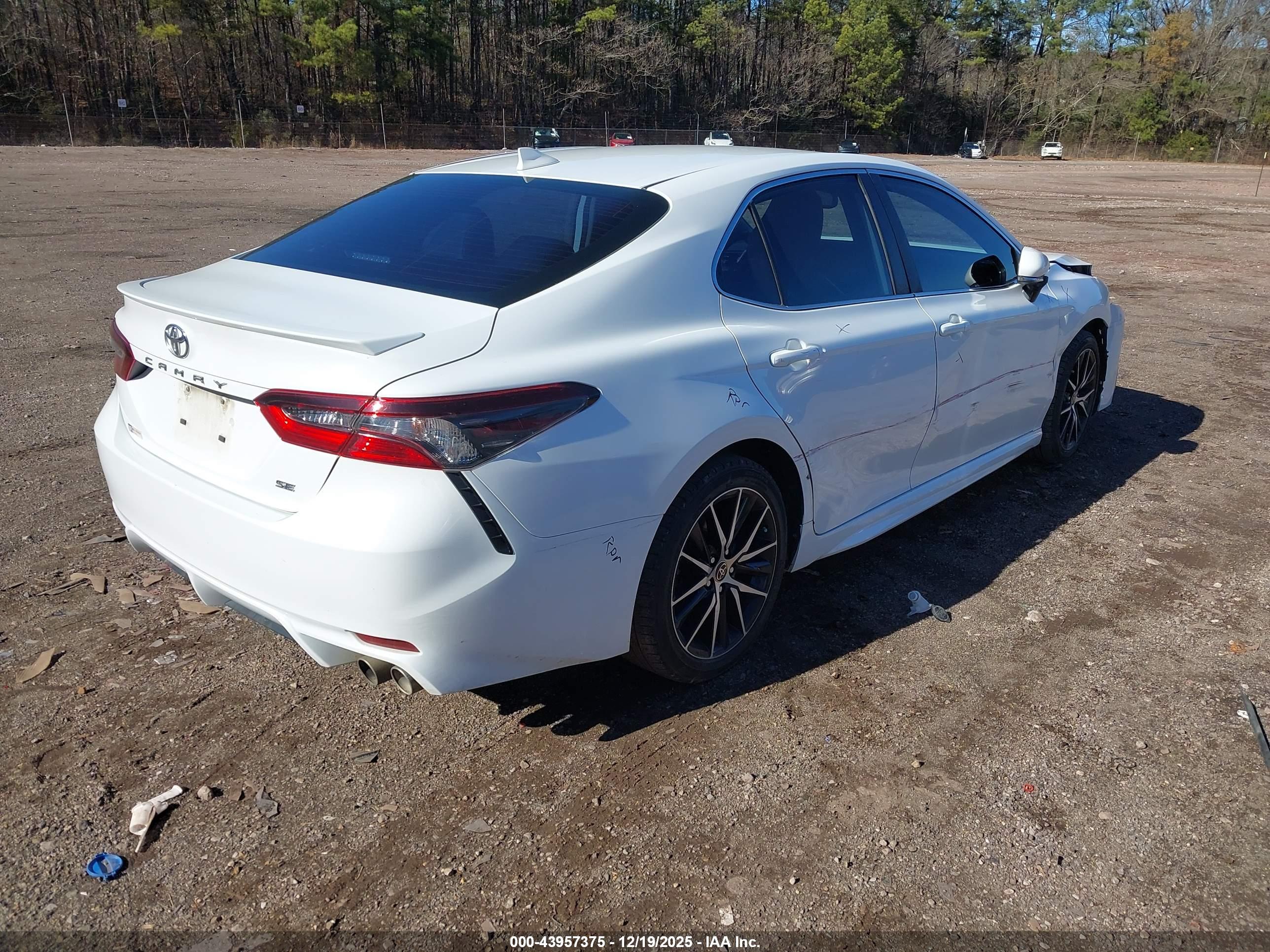 TOYOTA CAMRY image 4