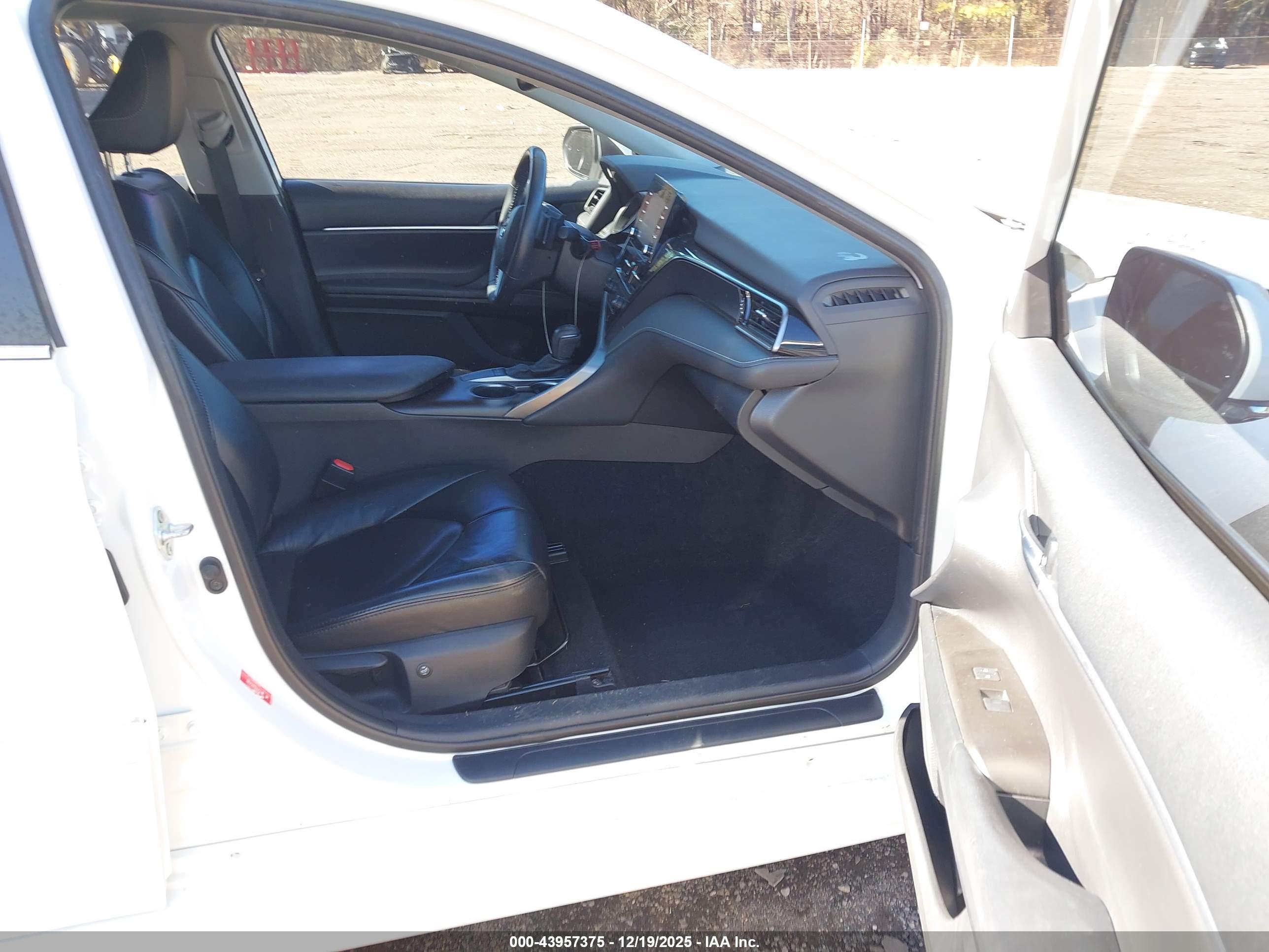 TOYOTA CAMRY image 5